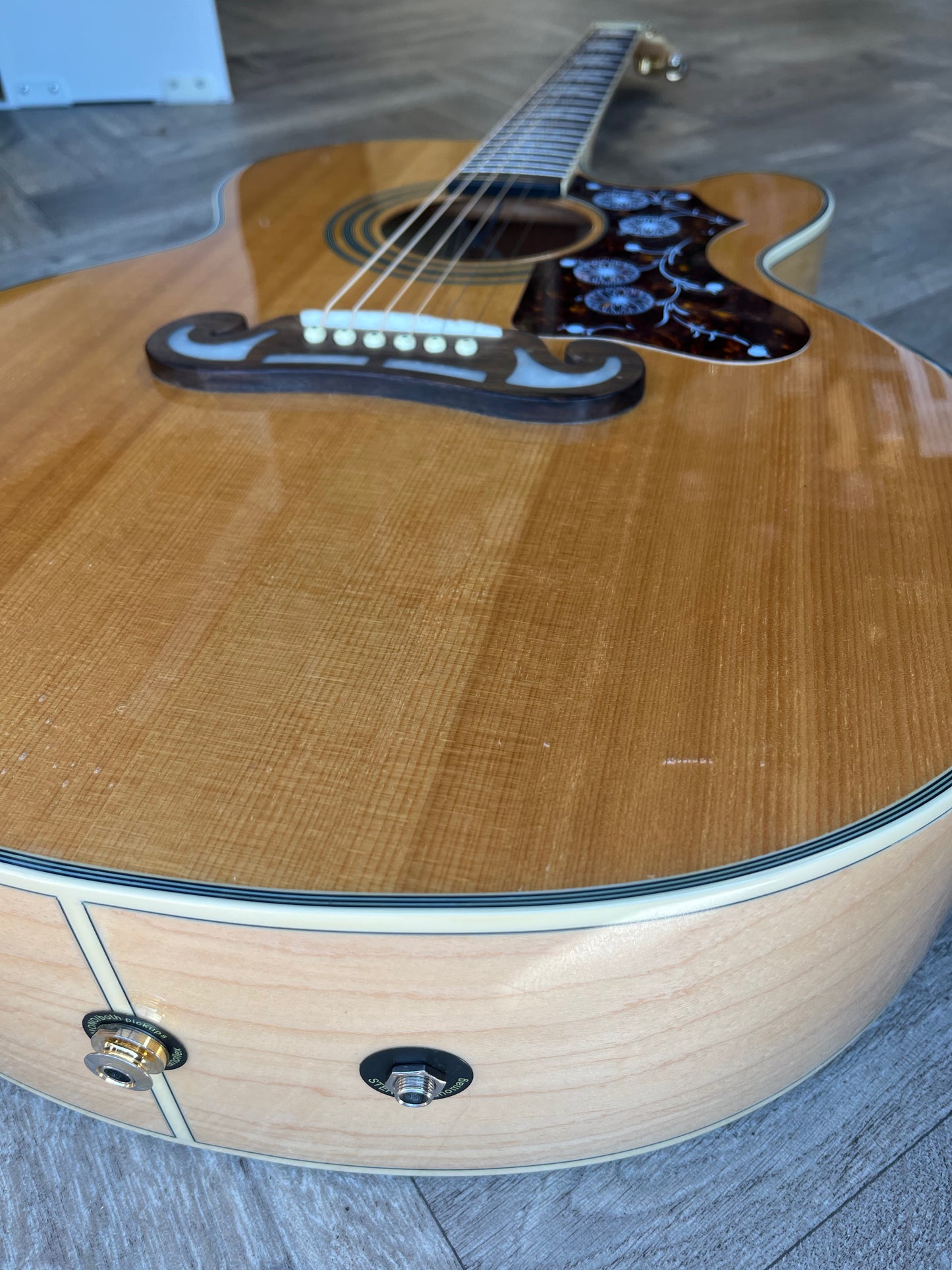Epiphone EJ200. Beautiful natural finish with advanced pickup options. GOOD CONDITION