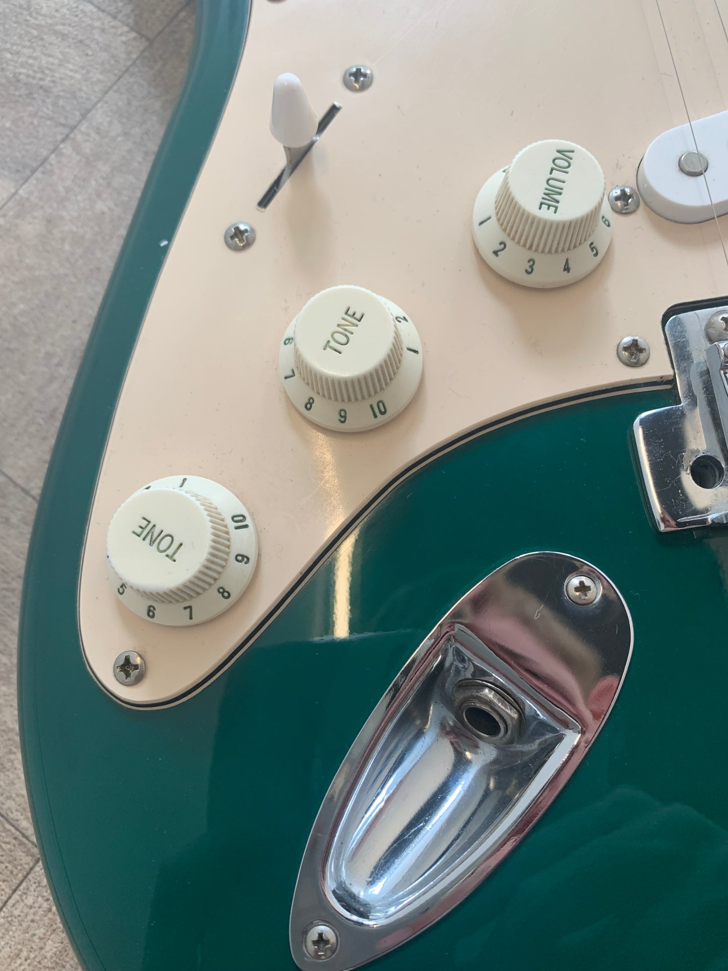 Squier "Standard Series" Stratocaster - Left Handed in Racing Green