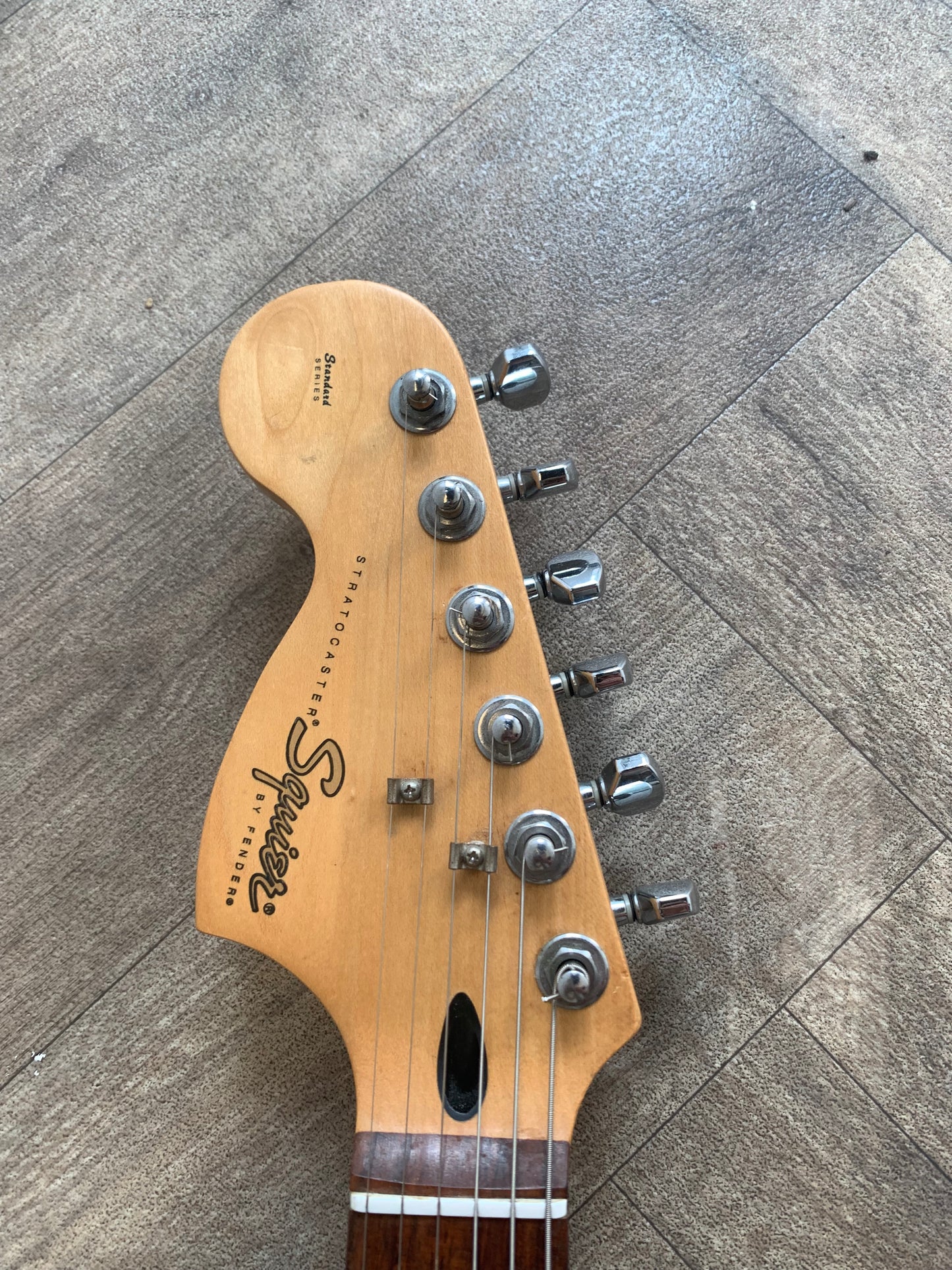 Squier "Standard Series" Stratocaster - Left Handed in Racing Green