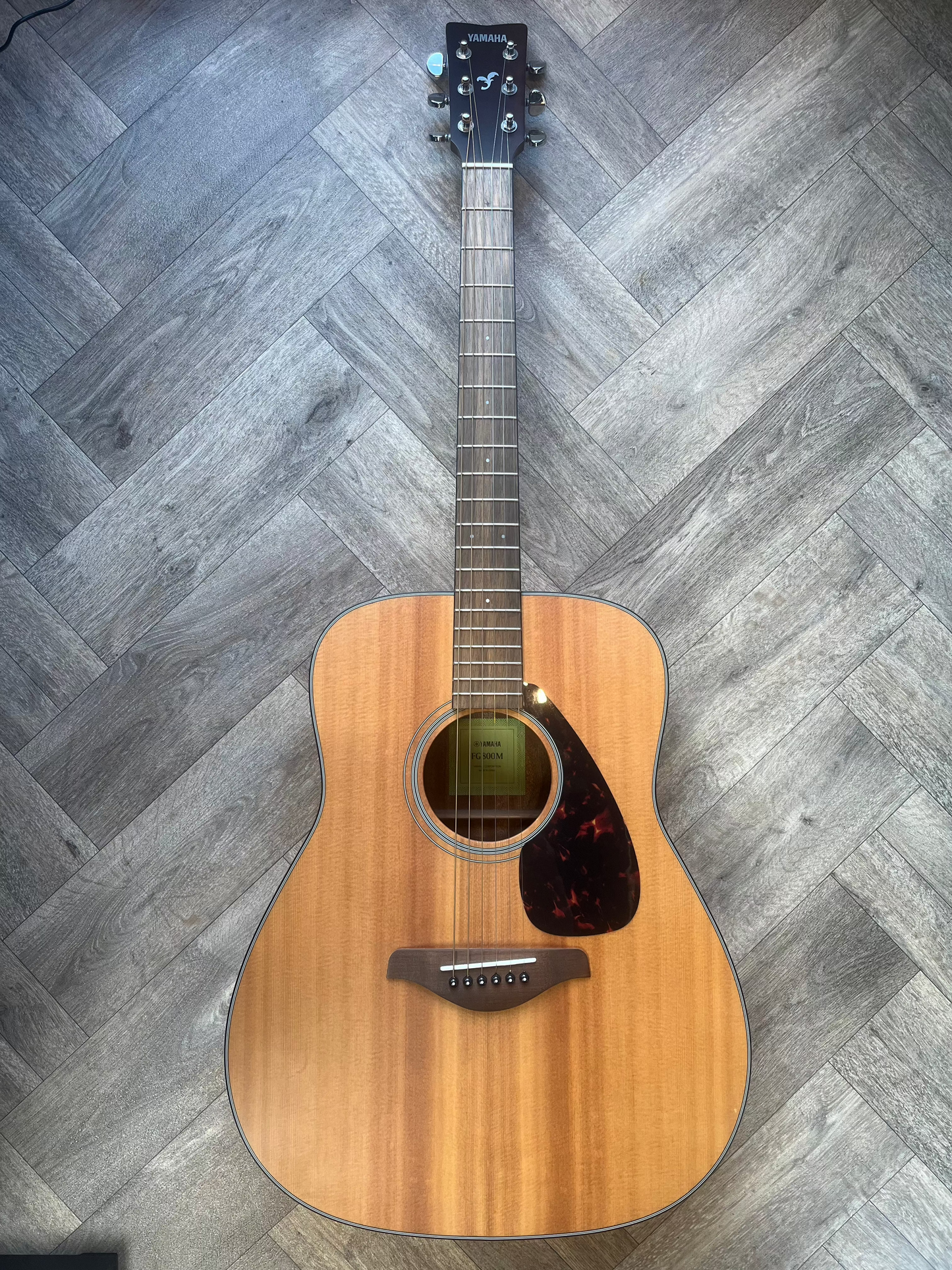 Yamaha FG800M - Dreadnought body shape - excellent condition