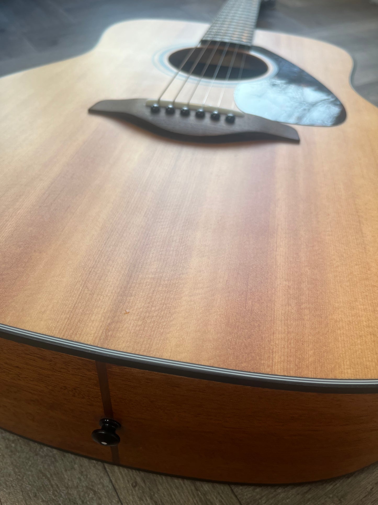 Yamaha FG800M - Dreadnought body shape - excellent condition