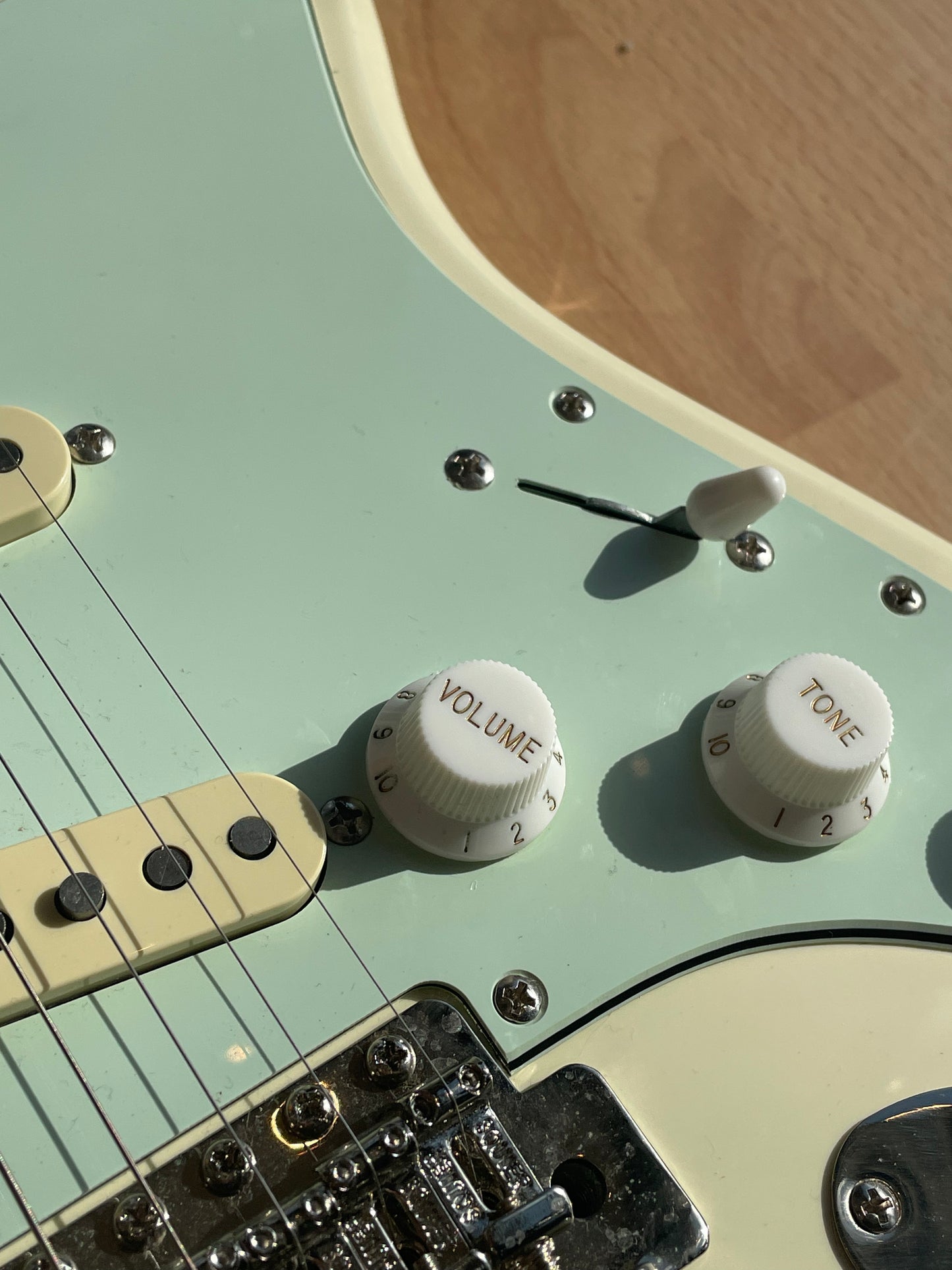 Squier Classic Vibe Strat with Beautiful Cream finish and Mint Green pickguard