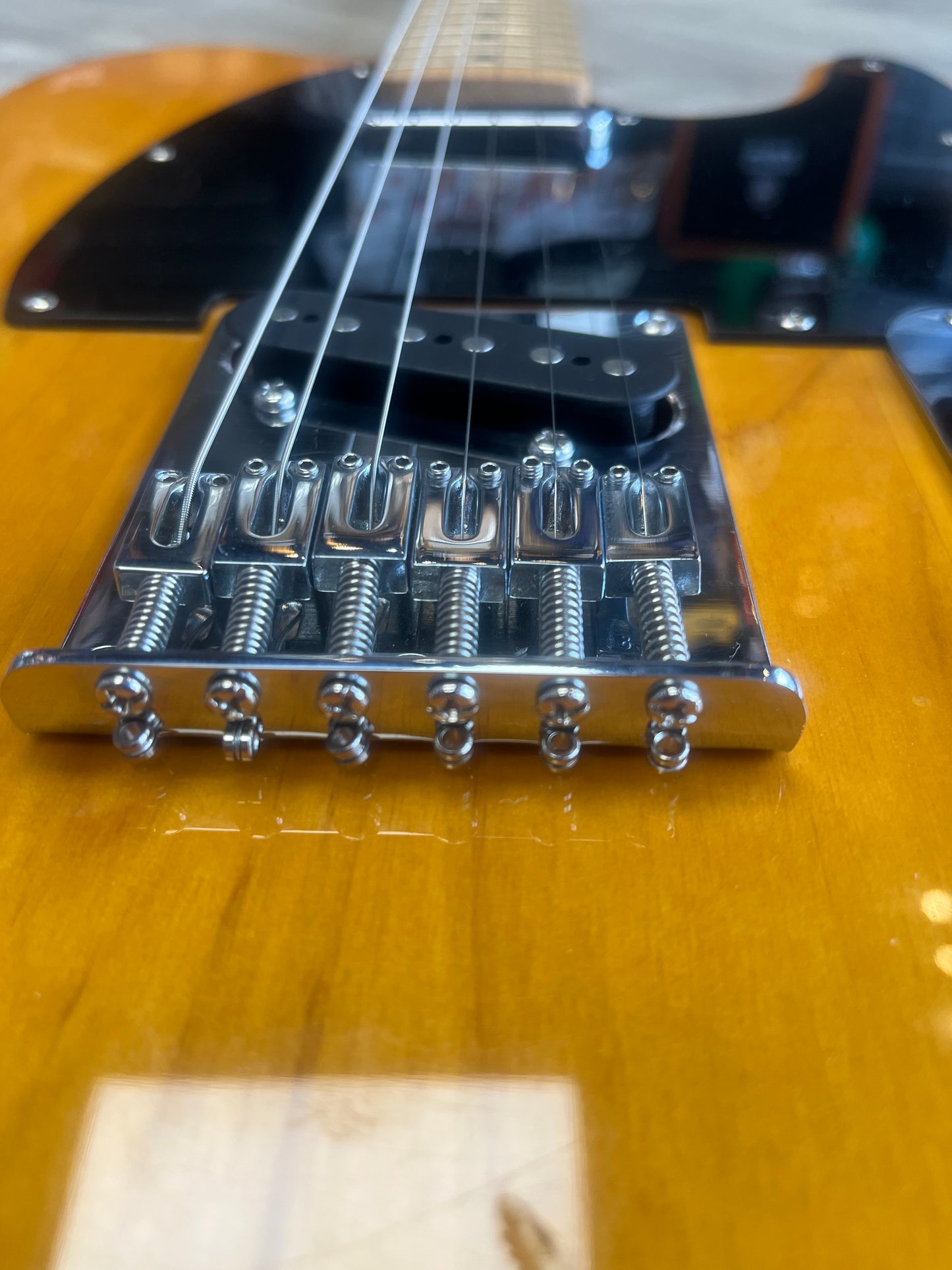 Squier Telecaster - Classic wood finish with black pick guard - GREAT CONDITION