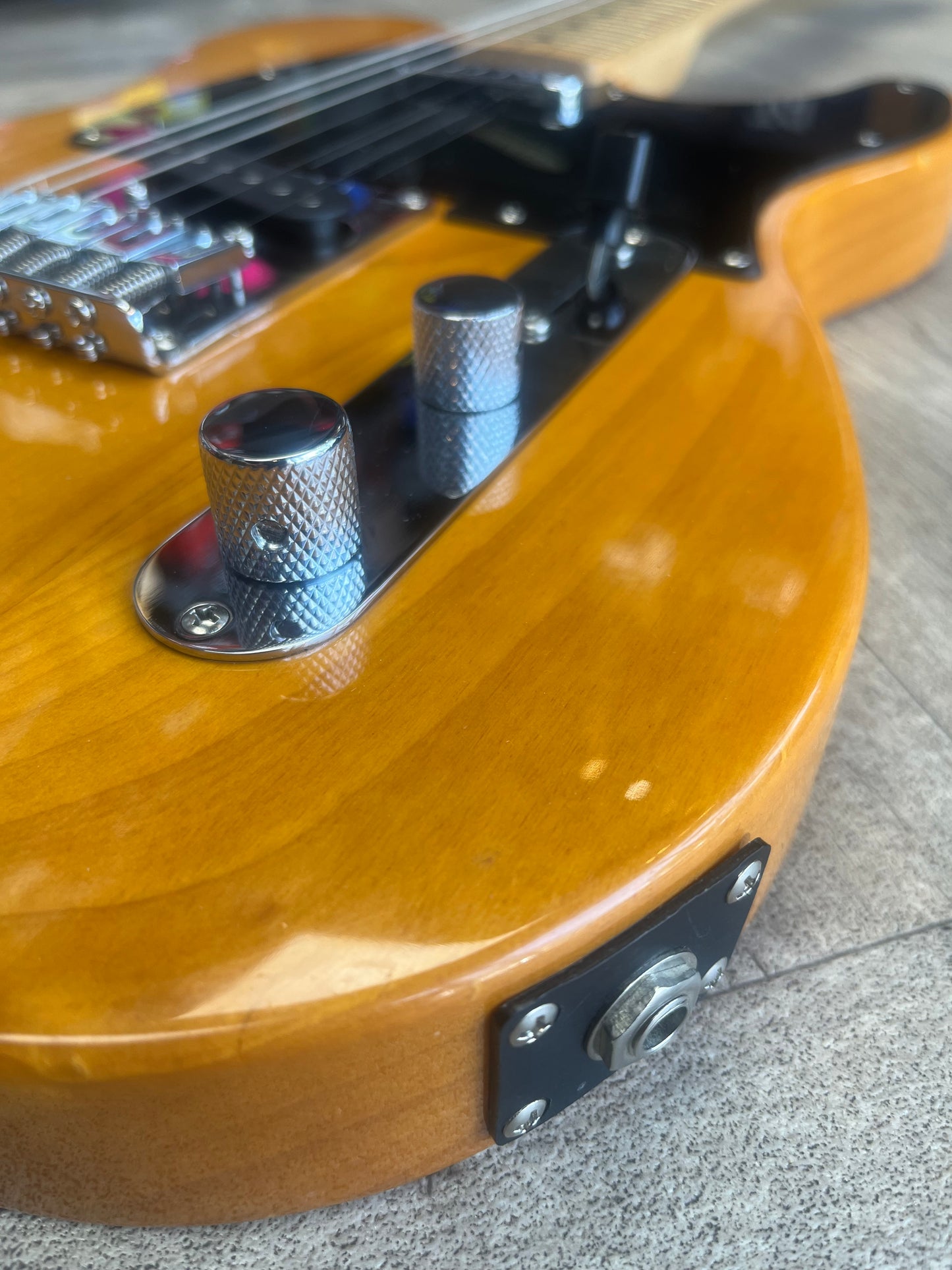 Squier Telecaster - Classic wood finish with black pick guard - GREAT CONDITION