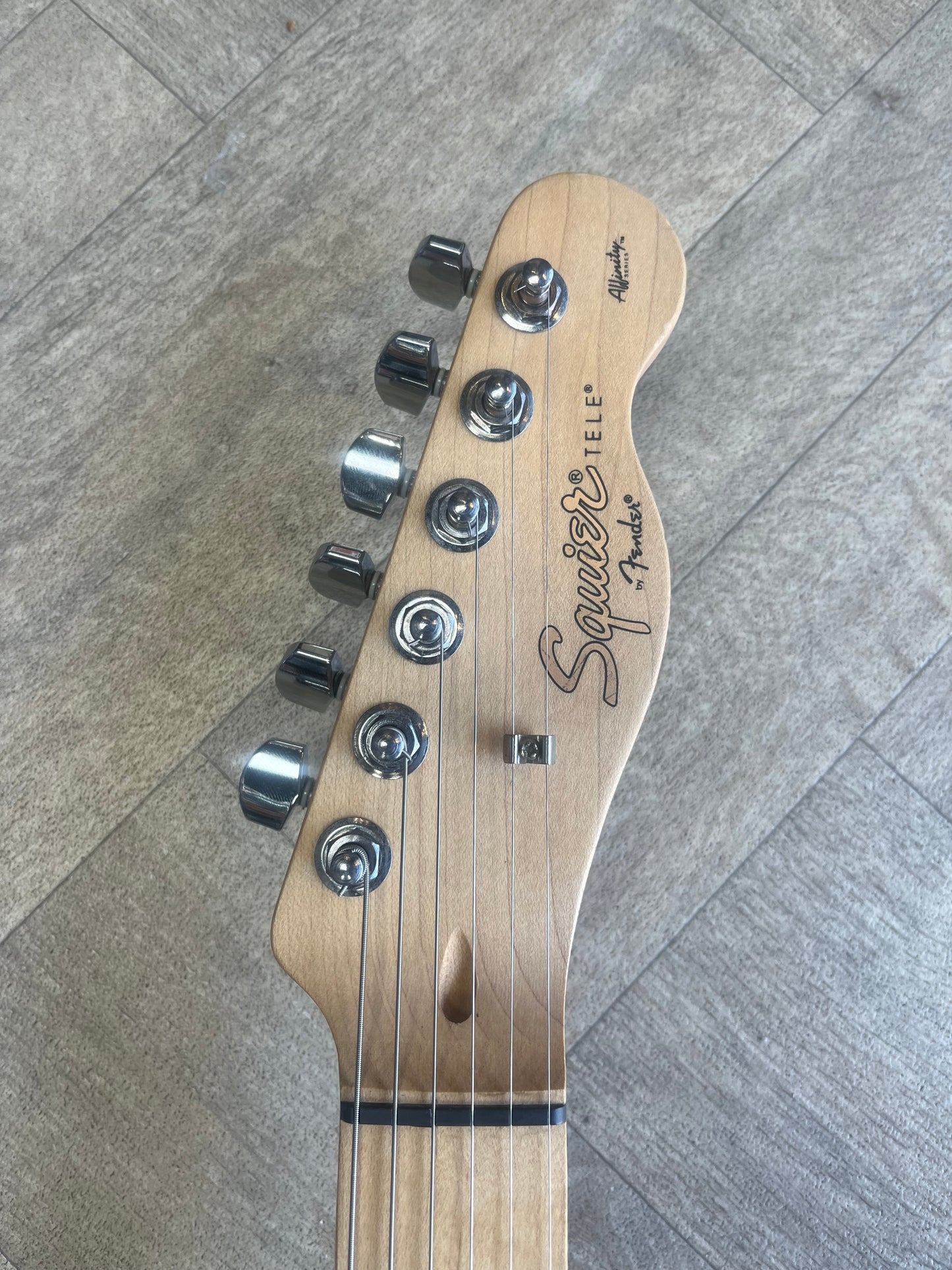 Squier Telecaster - Classic wood finish with black pick guard - GREAT CONDITION