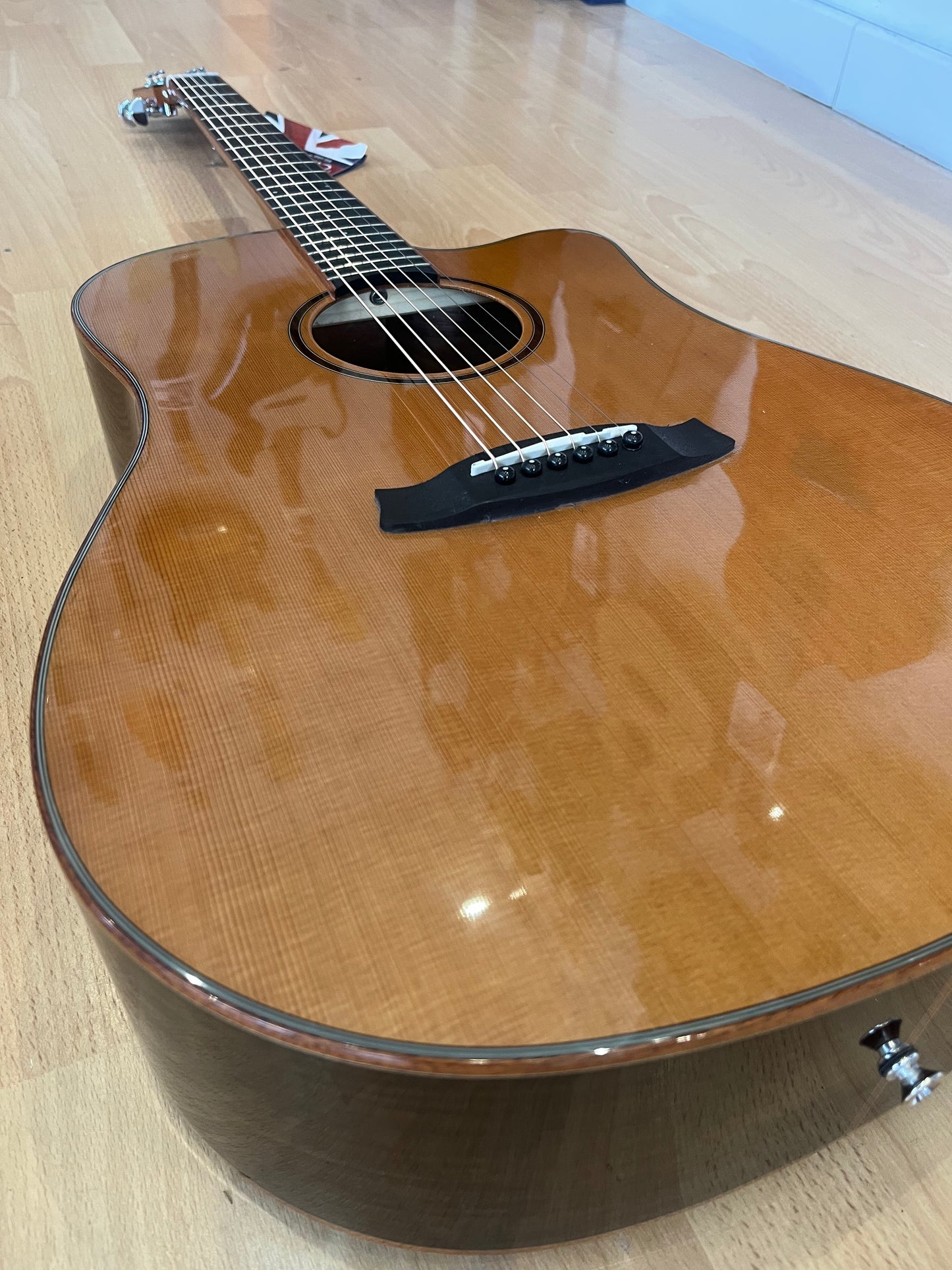 Tanglewood Smart Series Rosewood Acoustic Guitar LIMITED EDITION - Dreadnought cutaway