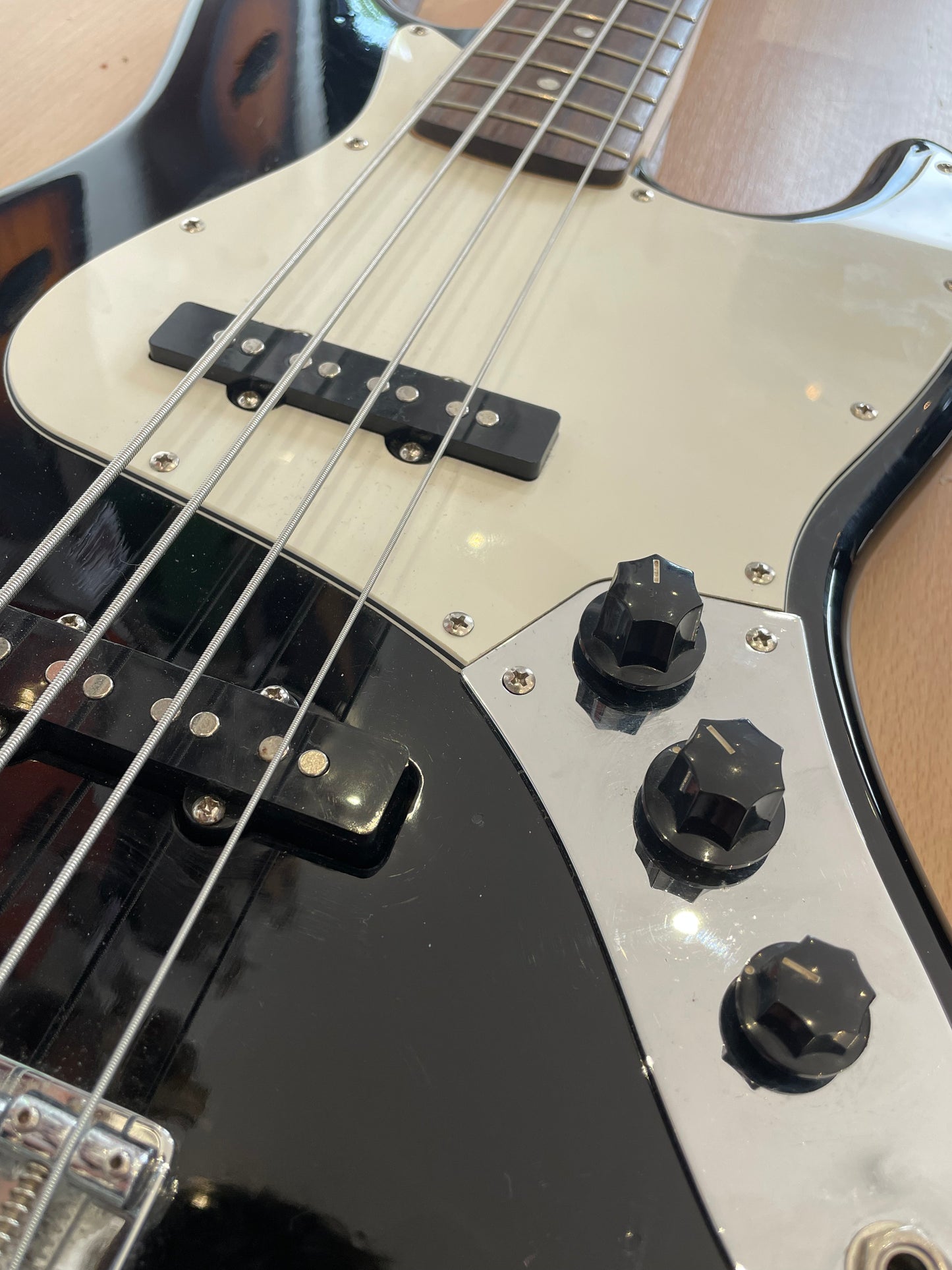 Fender Squire J Bass in Jet Black - Good Condition