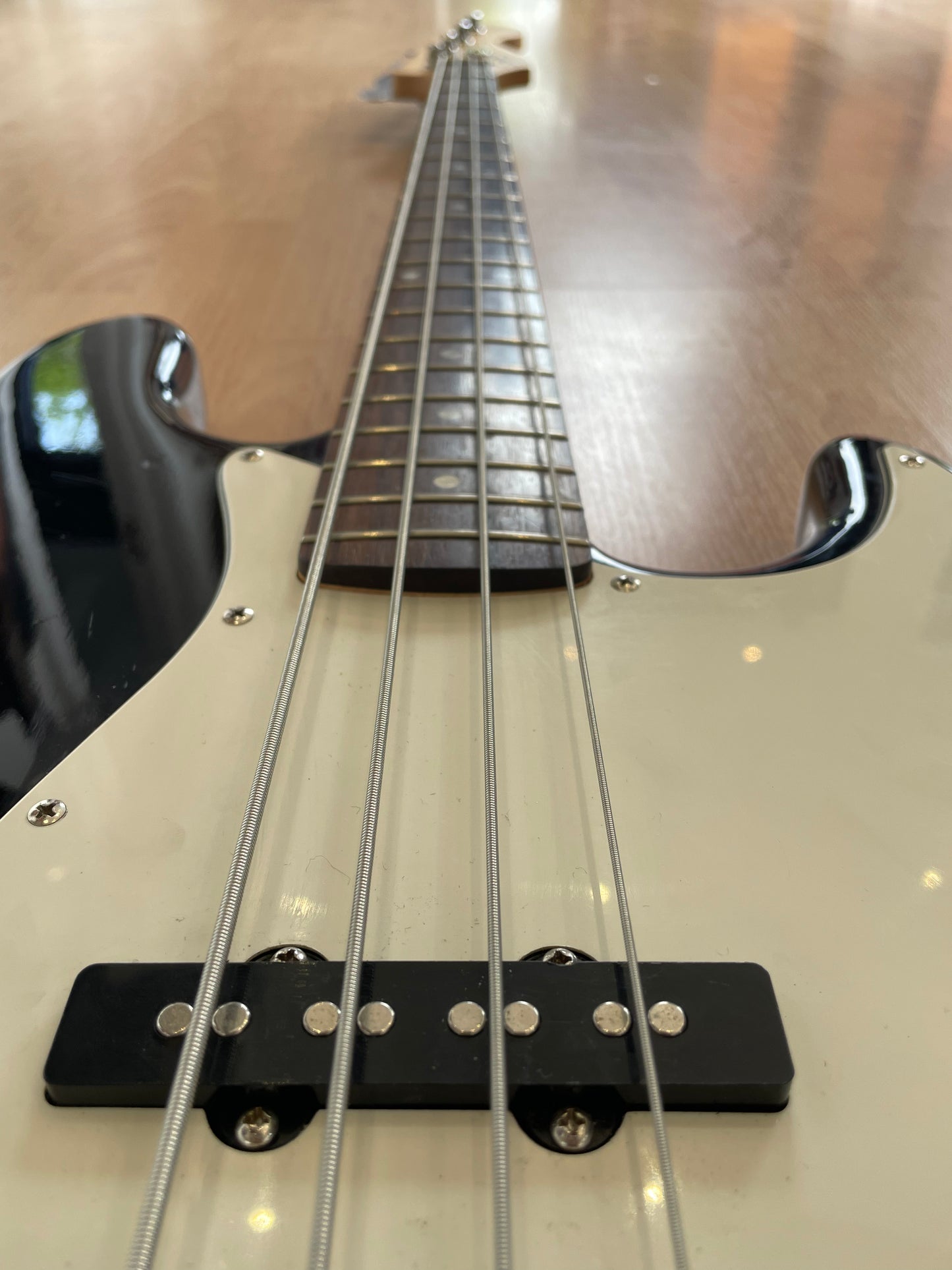 Fender Squire J Bass in Jet Black - Good Condition