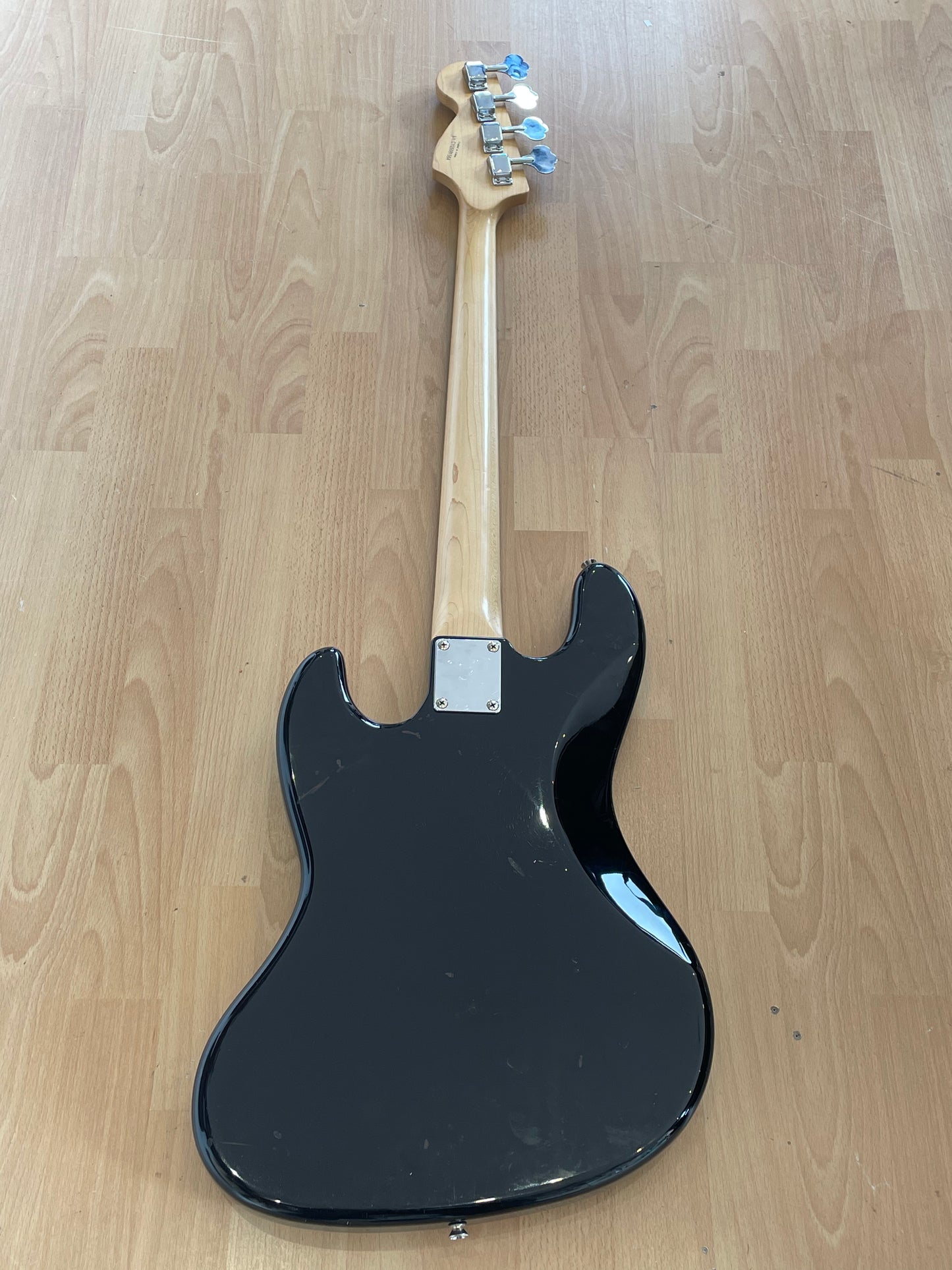 Fender Squire J Bass in Jet Black - Good Condition