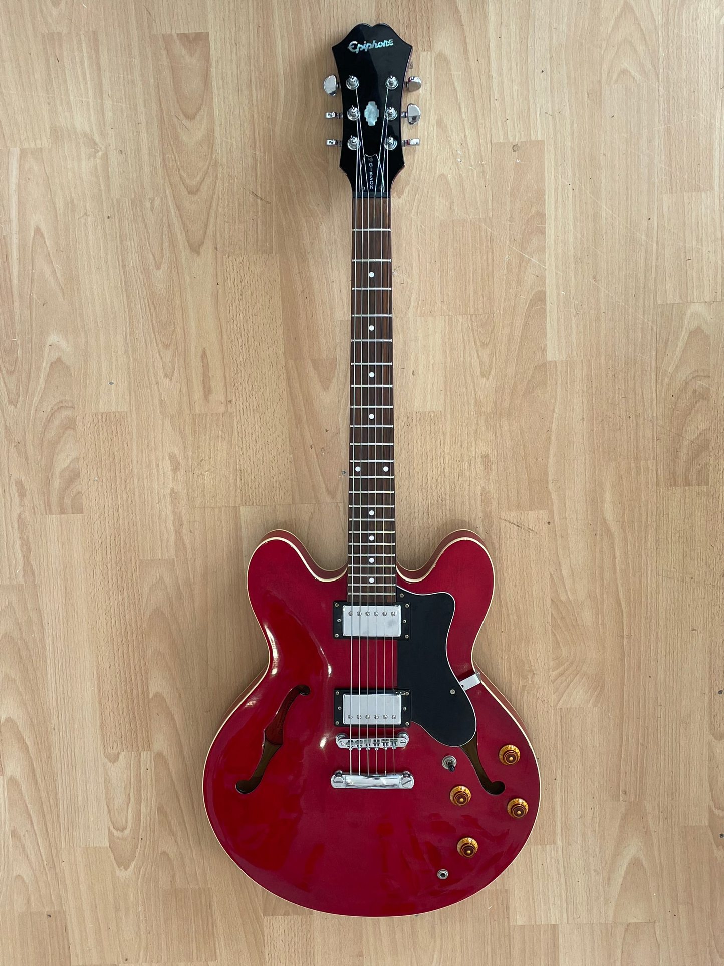 Stunning Epiphone ES-335 in Cherry Red in Excellent Condition