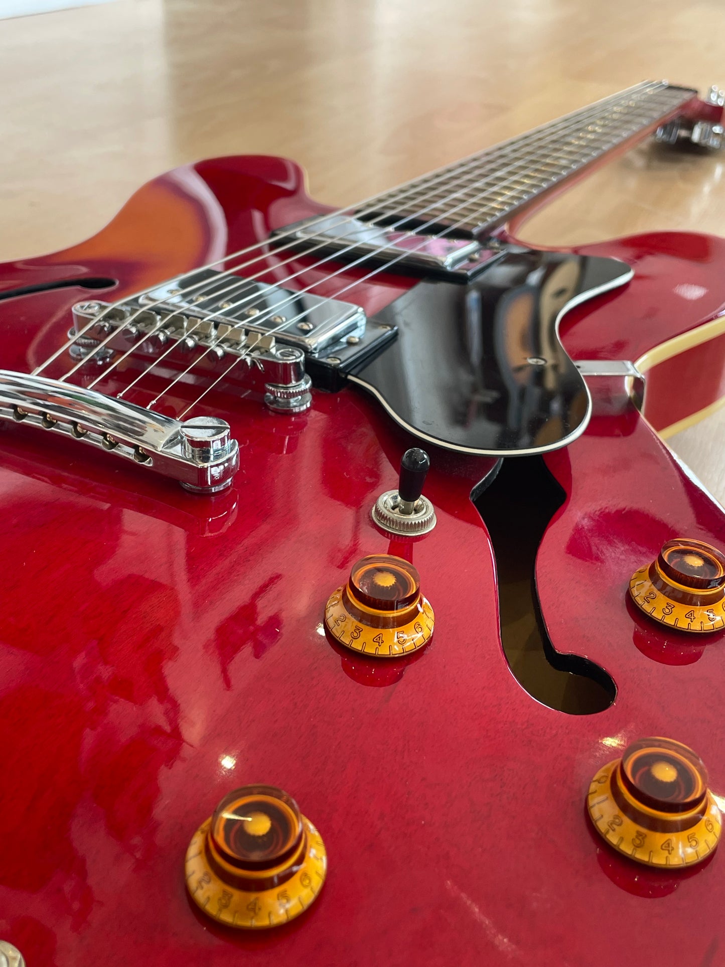 Stunning Epiphone ES-335 in Cherry Red in Excellent Condition
