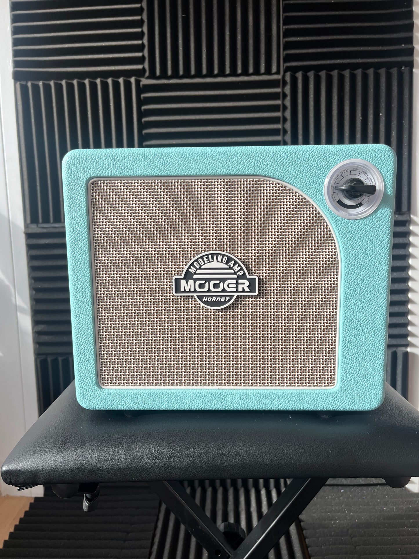 MOOER HORNET 15W MODELING GUITAR AMP BLUE