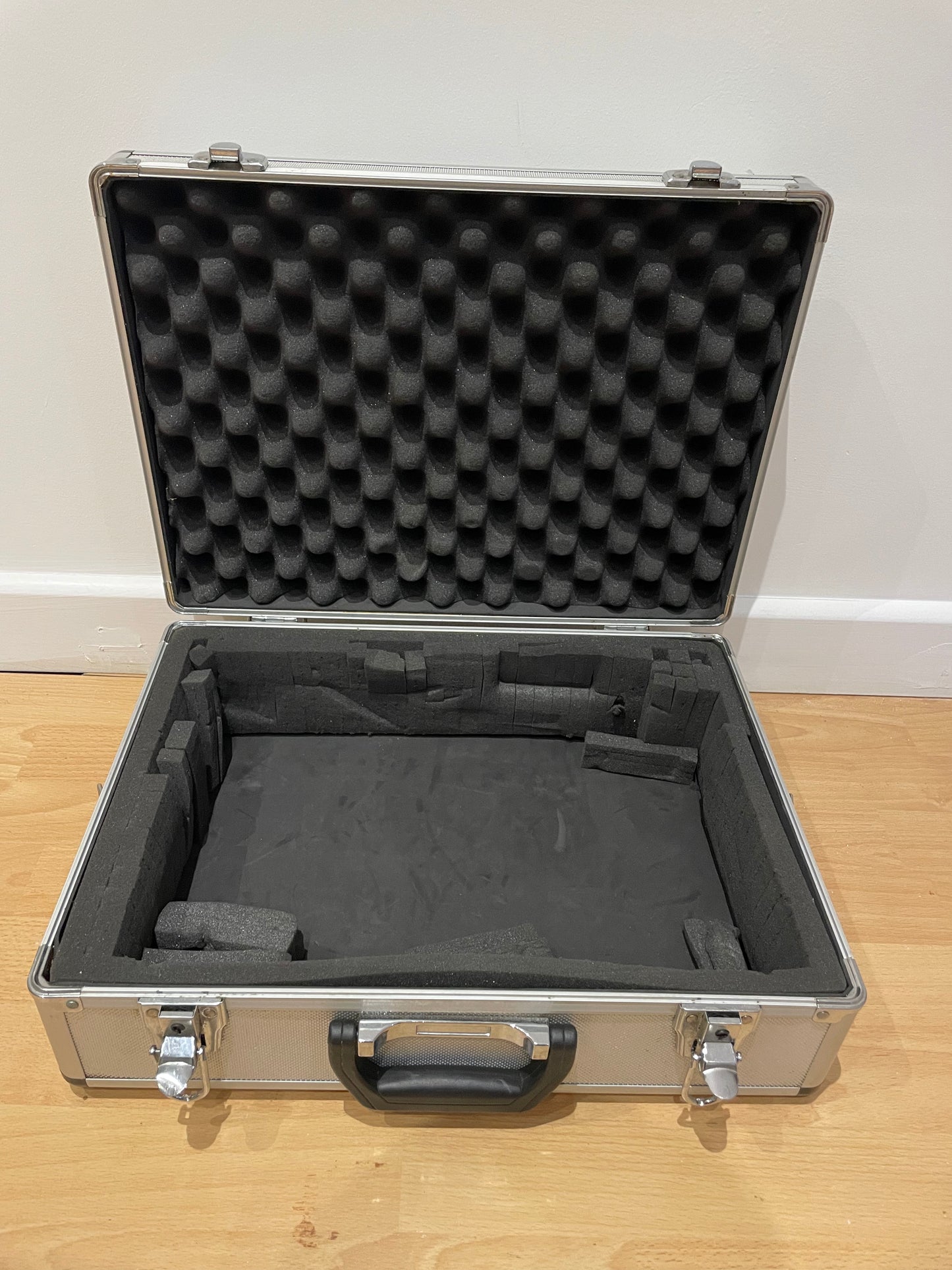 Padded Metal Hard-case for Musicians