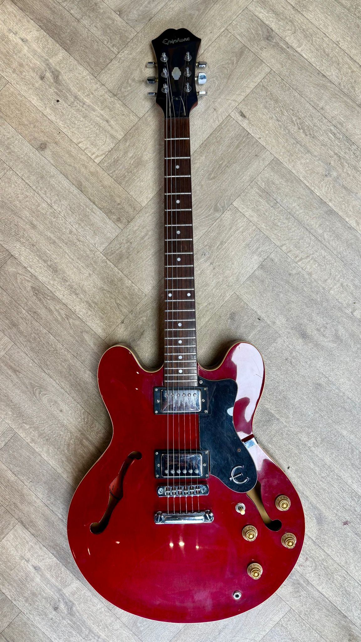 Epiphone Dot 335 Electric Guitar Cherry - Good condition