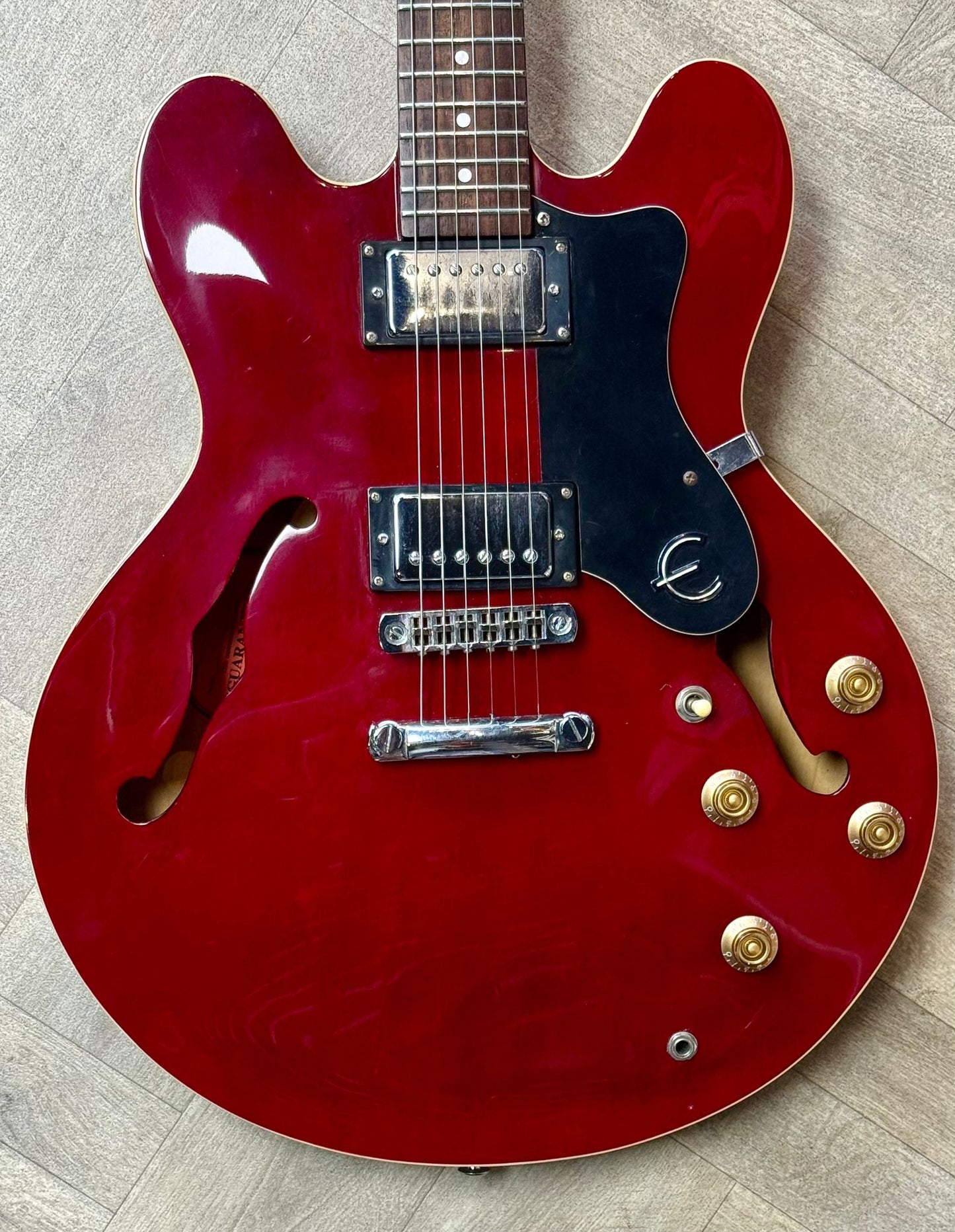 Epiphone Dot 335 Electric Guitar Cherry - Good condition