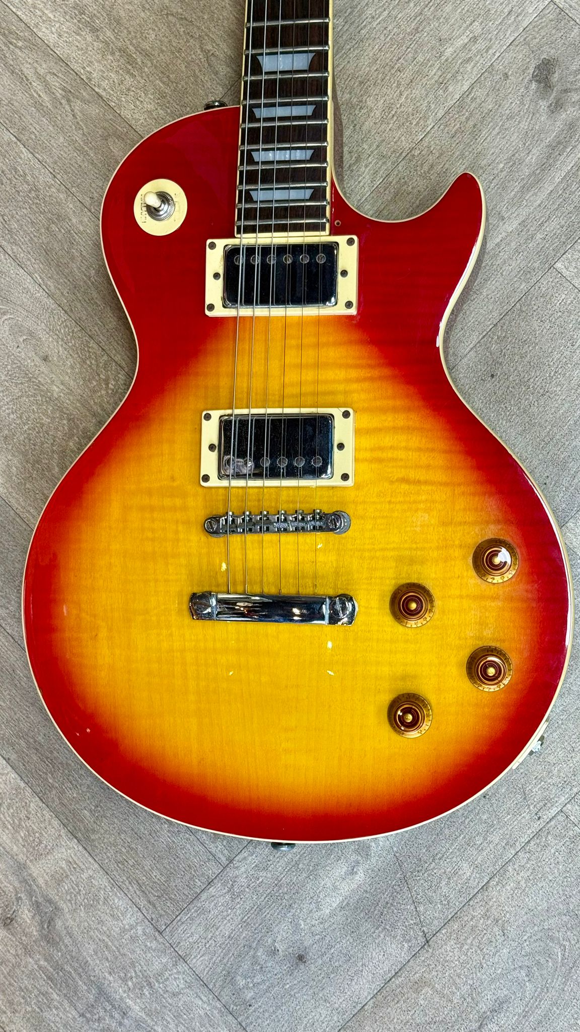 1999 Epiphone Les Paul Standard in Cherry Sunburst - Great Condition