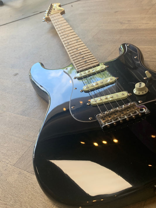 VINTAGE V60 MAPLE COASTER SERIES ELECTRIC GUITAR - GLOSS BLACK