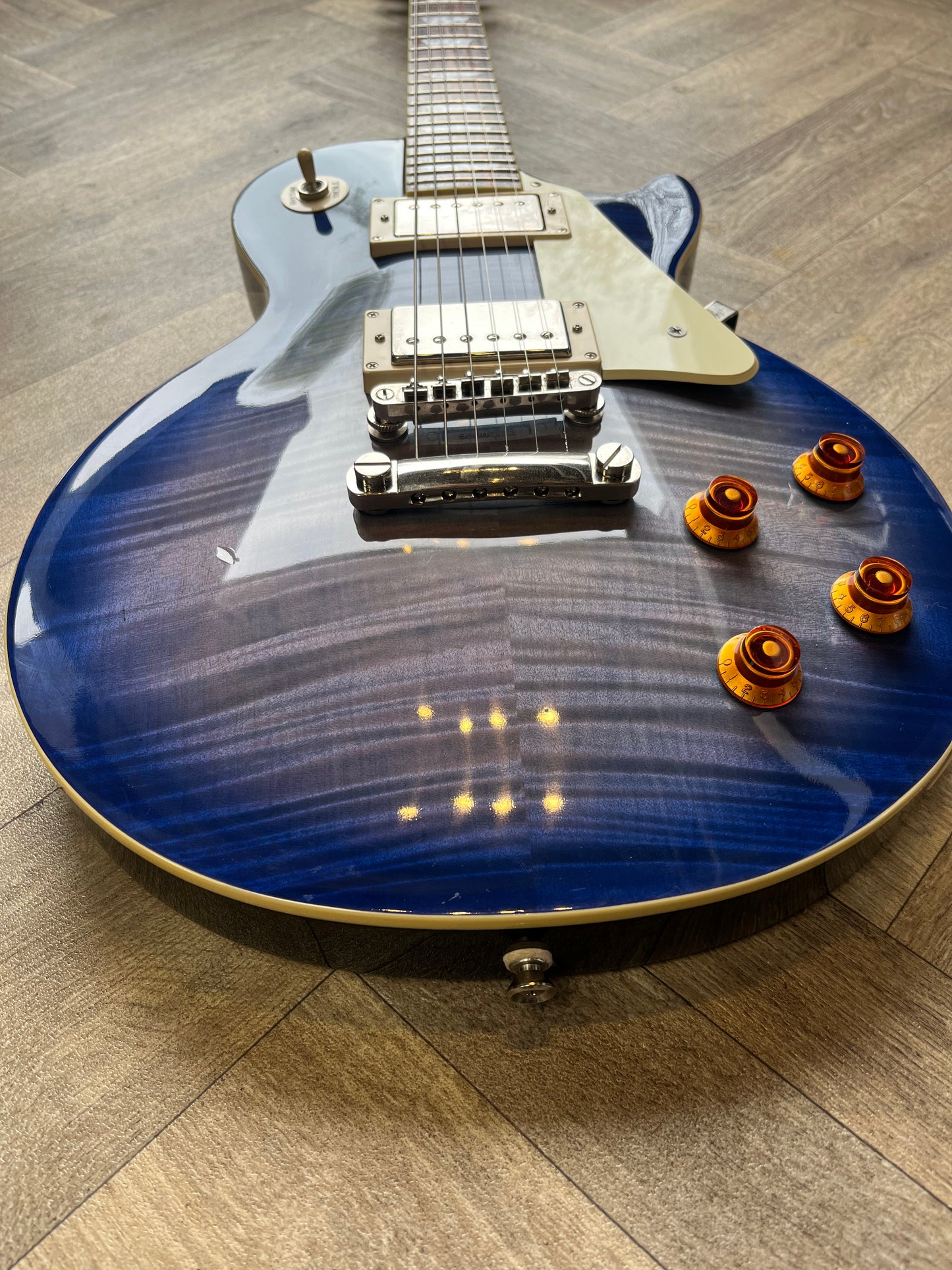 Gorgeous Epiphone Les Paul Standard in Blueburst finish