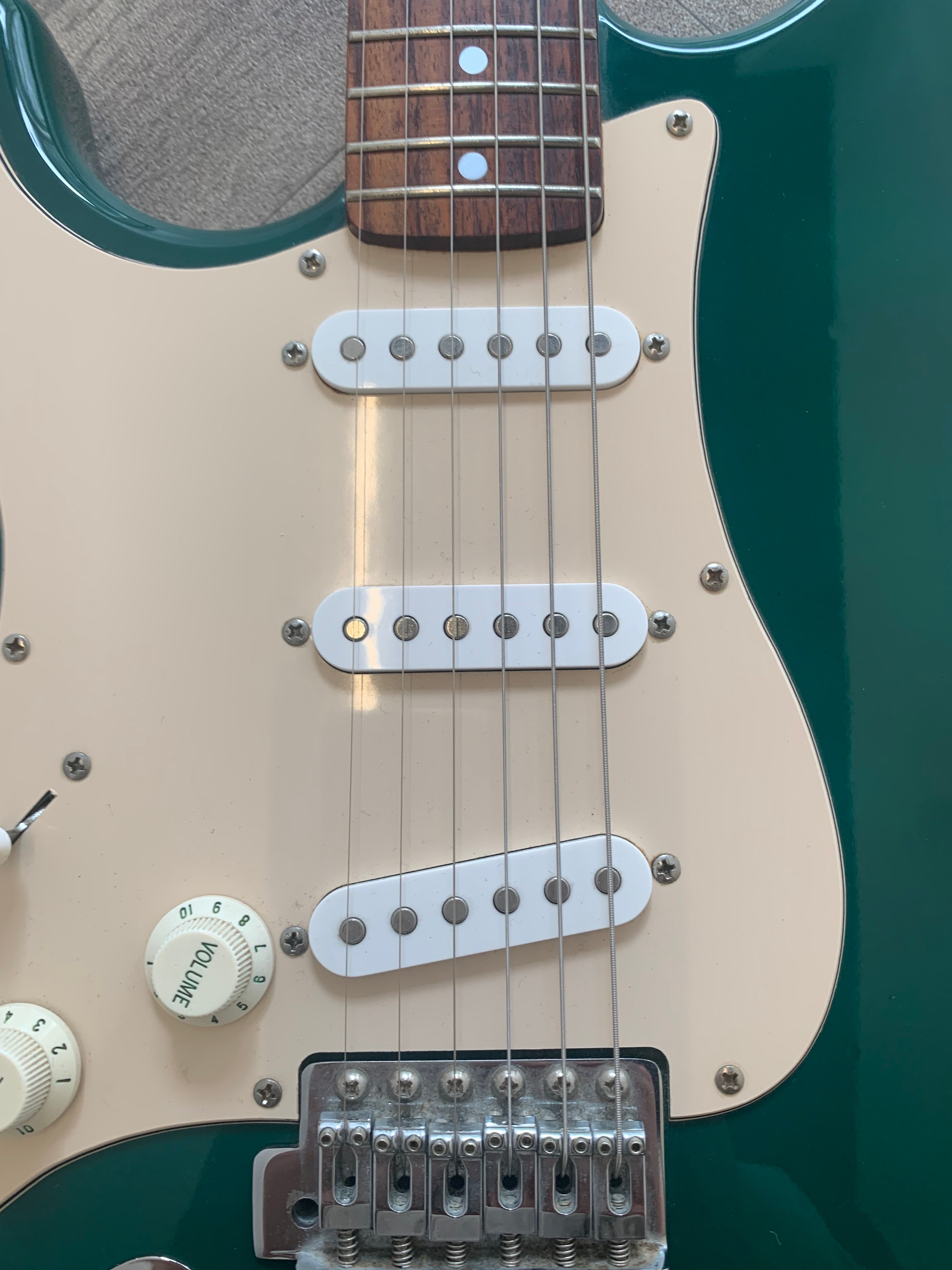 Squier "Standard Series" Stratocaster - Left Handed in Racing Green