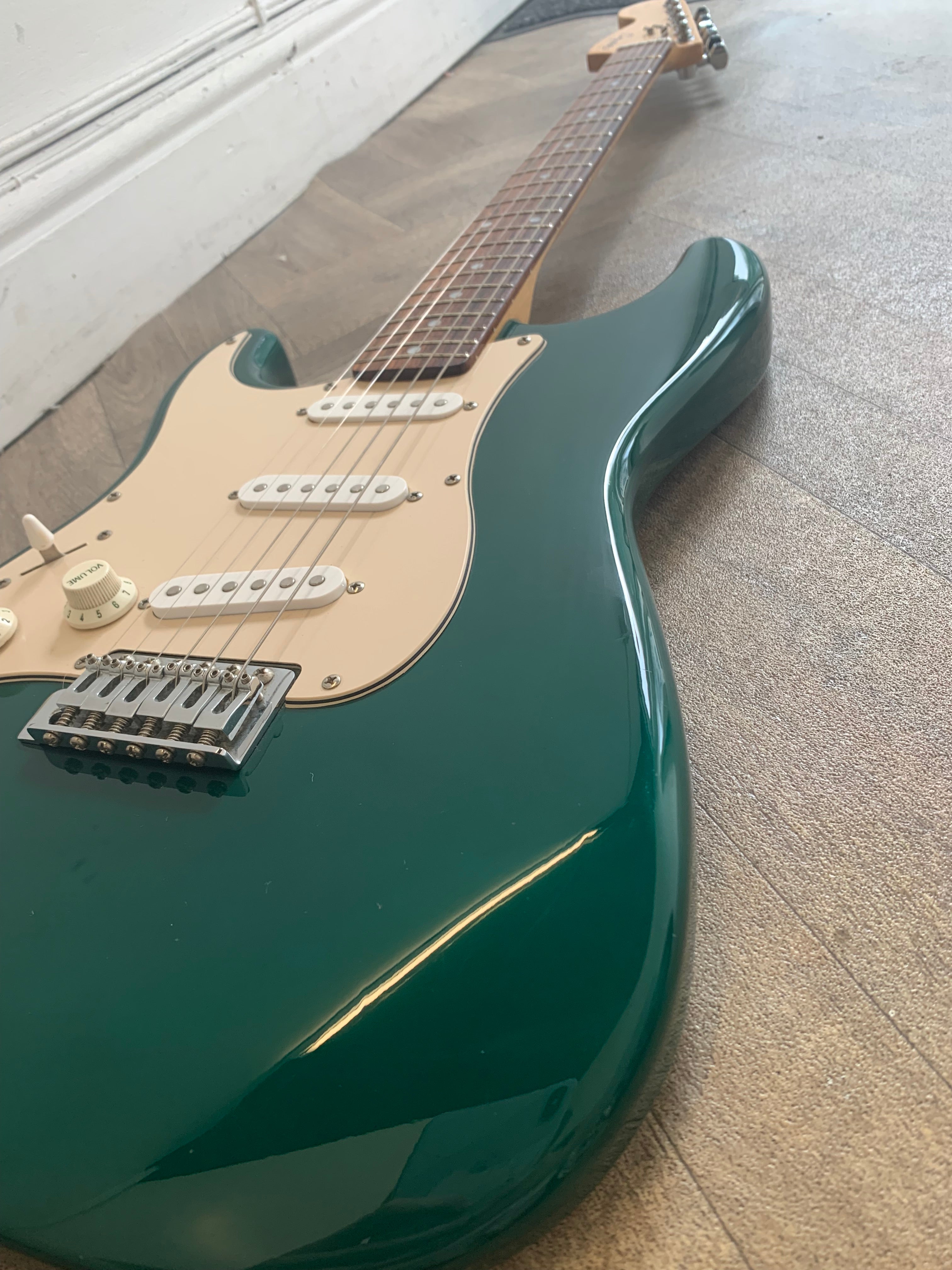 Squier "Standard Series" Stratocaster - Left Handed in Racing Green