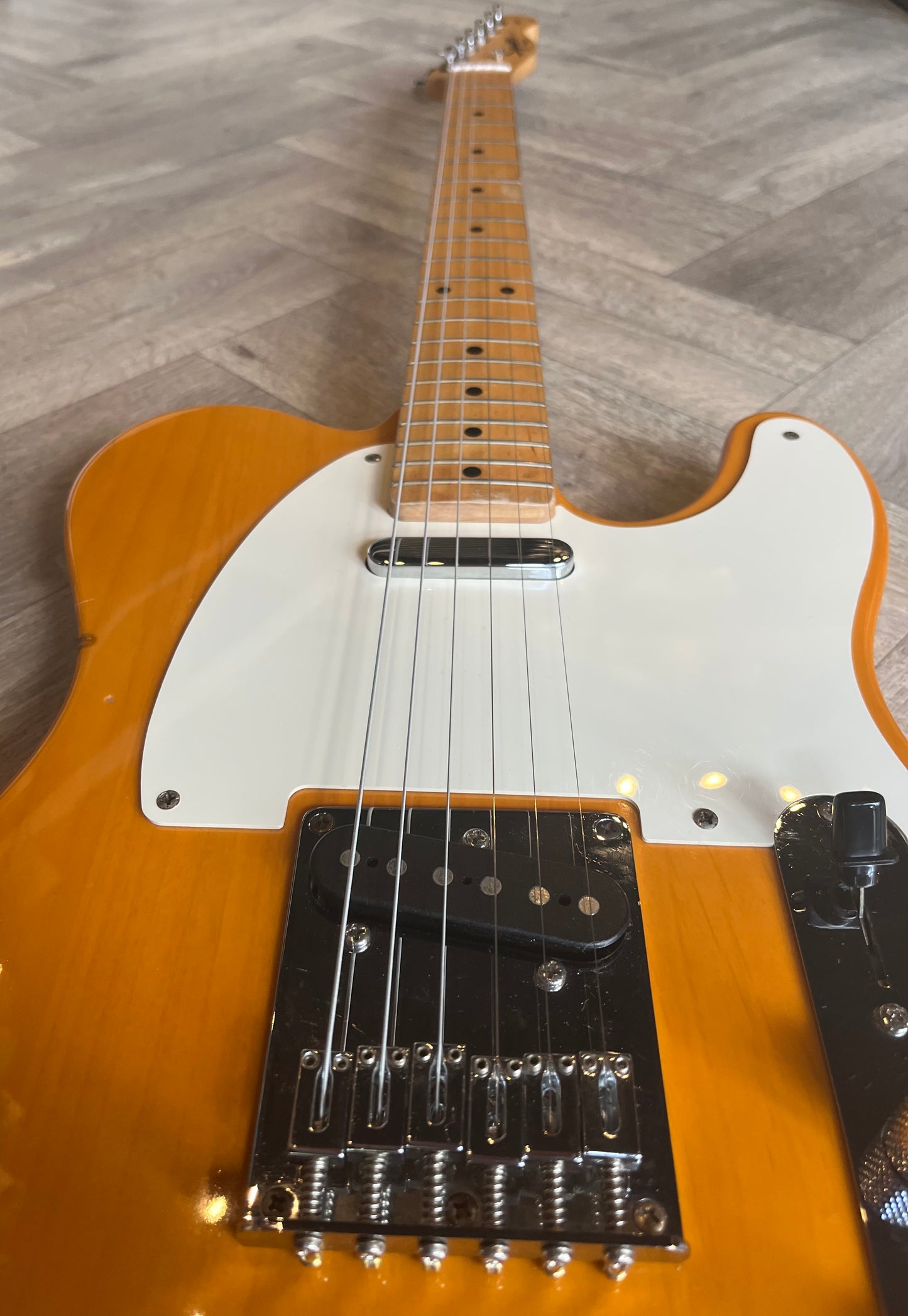 Squier by Fender Telecaster - Butterscotch - good condition