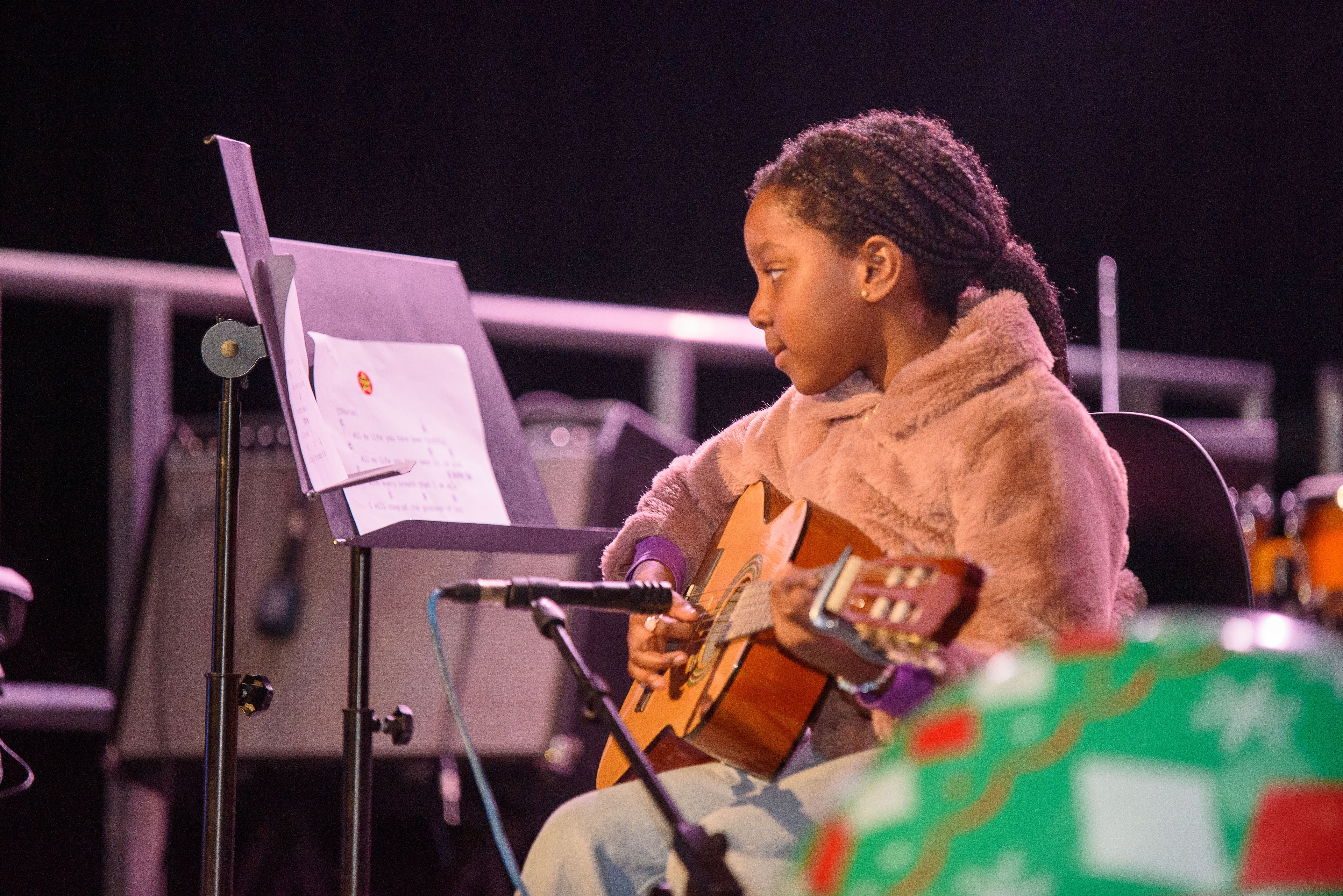 Easy-to-play classical guitar (1/2 size)