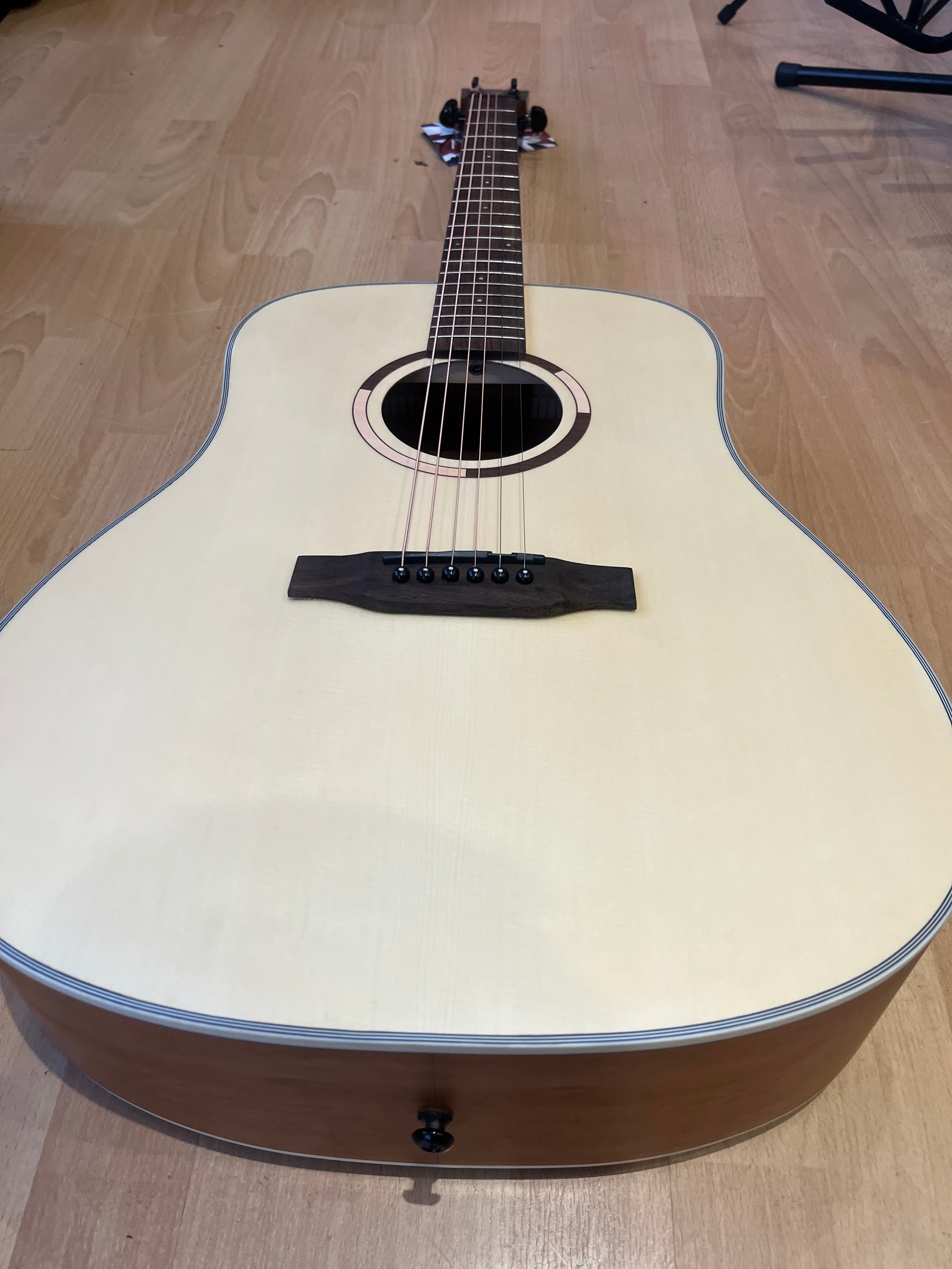 Tanglewood Strada TS5 - The classic "Dreadnought" shape