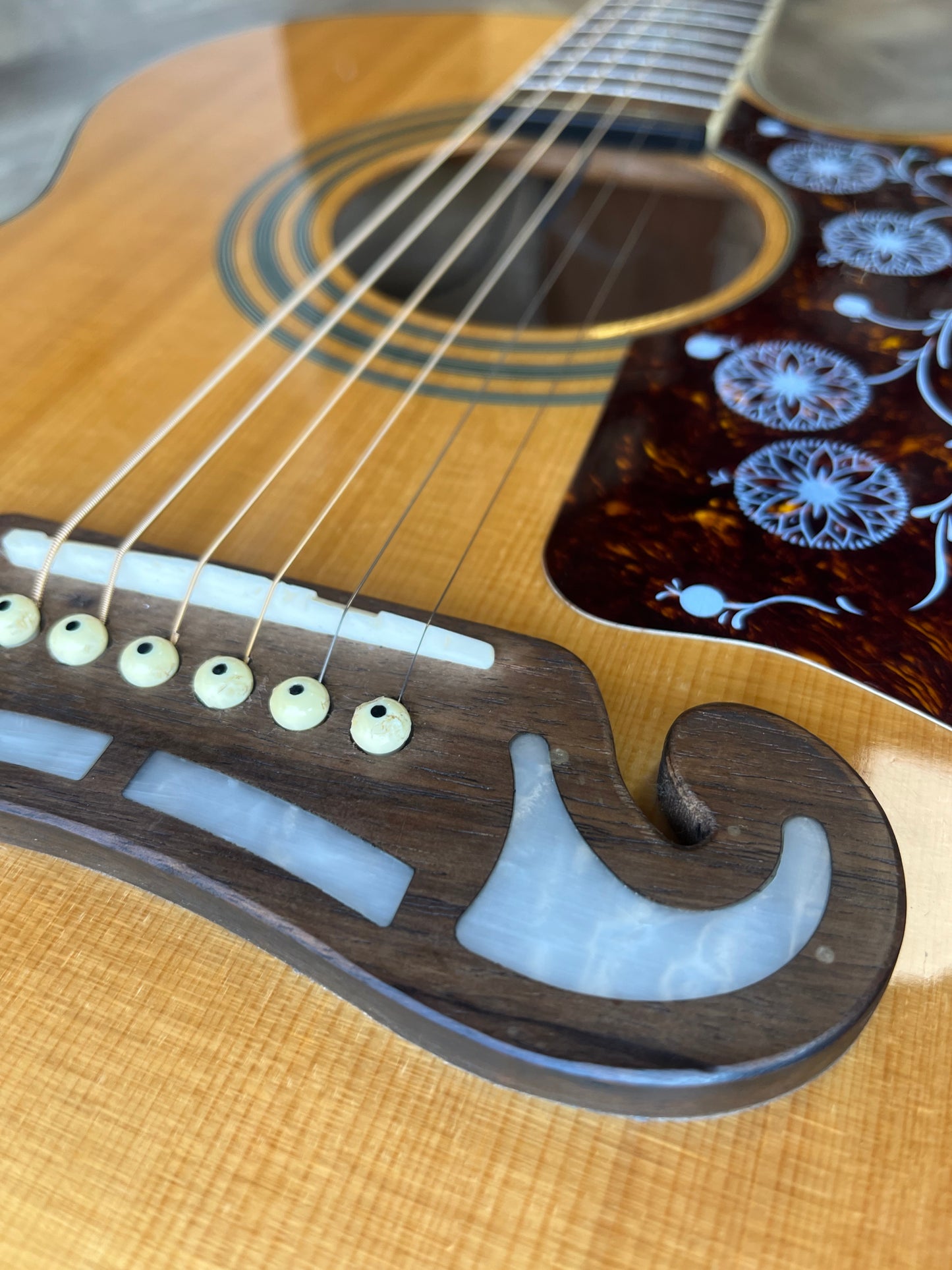 Epiphone EJ200. Beautiful natural finish with advanced pickup options. GOOD CONDITION