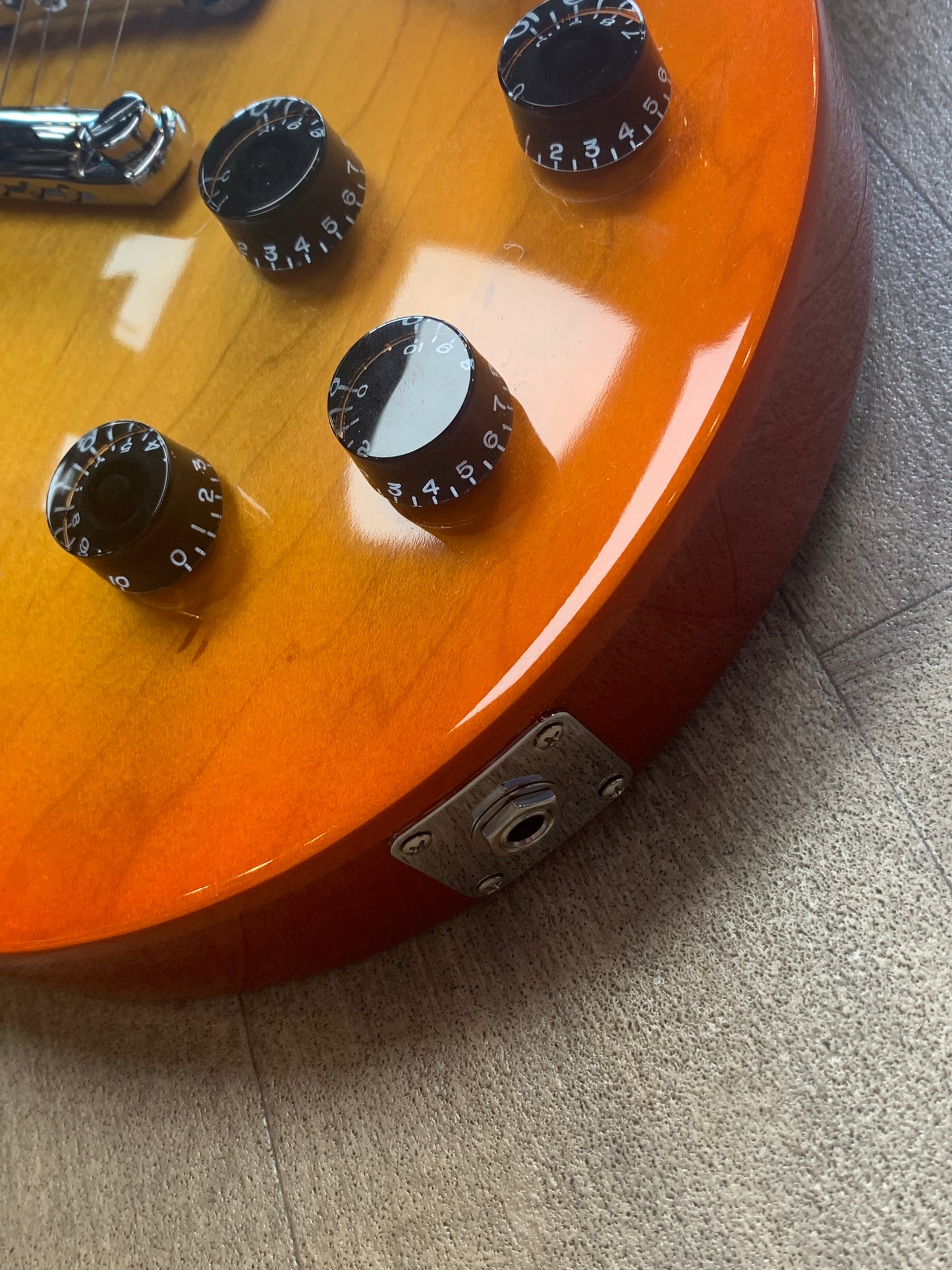 Gibson Les Paul Studio - Tangerine Burst 2019 with leather bag - MINT CONDITION