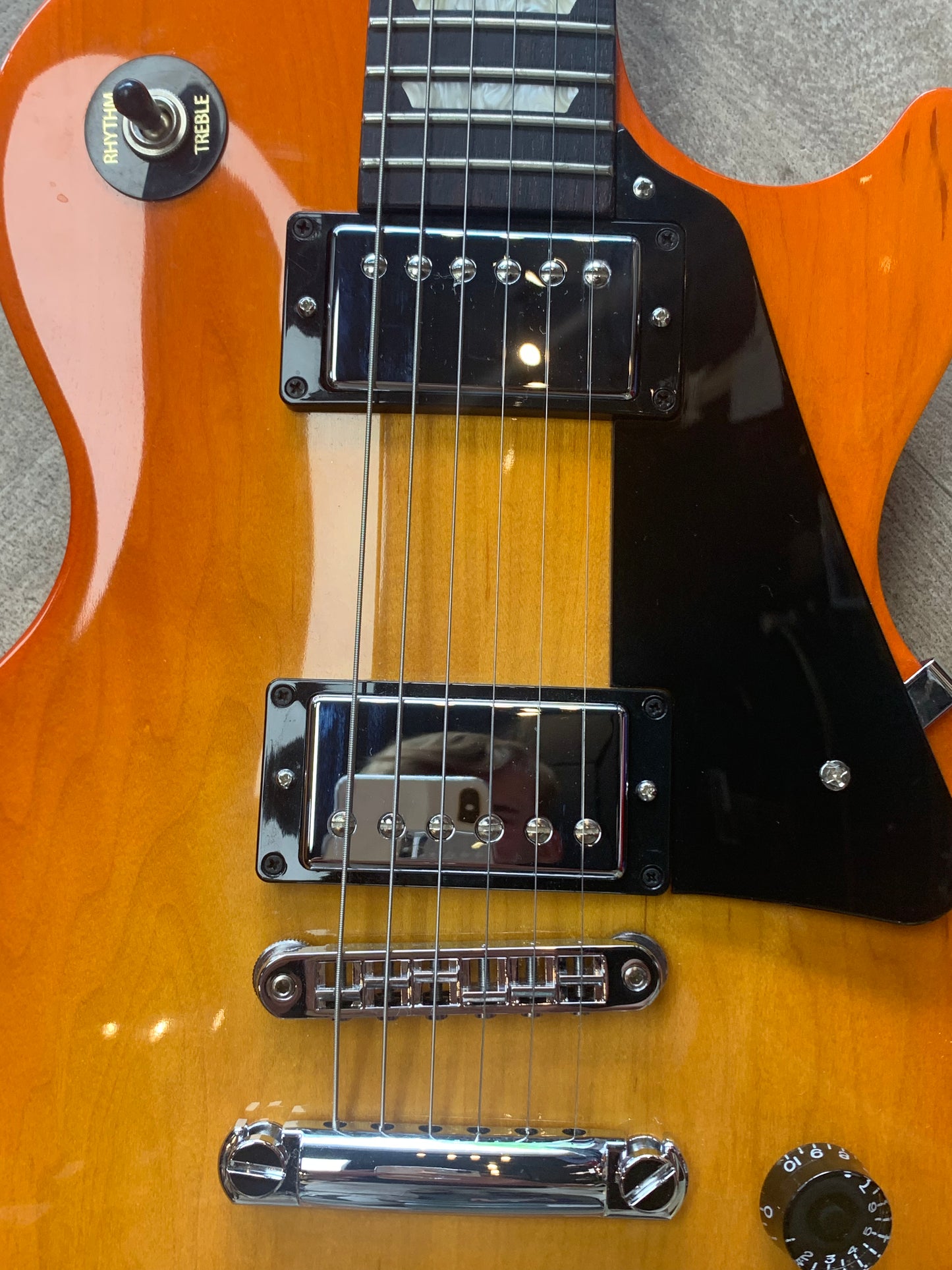 Gibson Les Paul Studio - Tangerine Burst 2019 with leather bag - MINT CONDITION