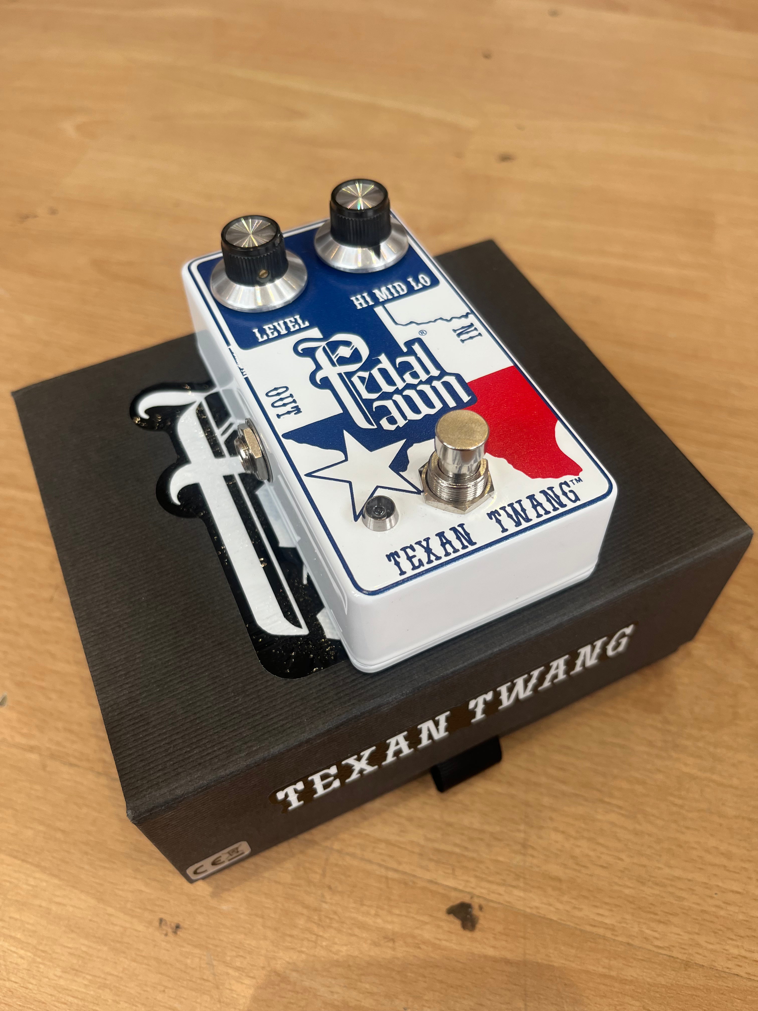 texan twang guitar pedal Pedal Pawn Texan Twang Boost/Overdrive Pedal, with box and bag – DeRosa Music Academy