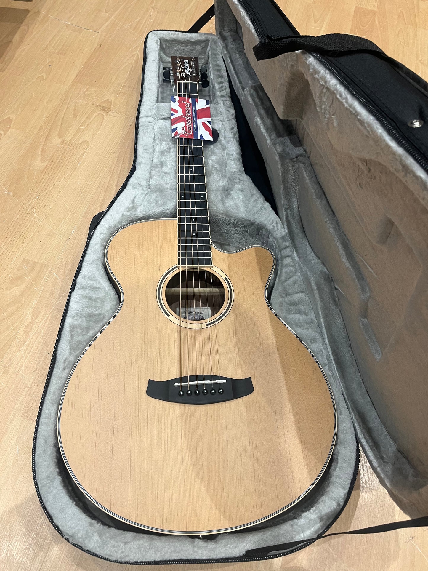 Tanglewood Discovery Series Electro Acoustic Guitar