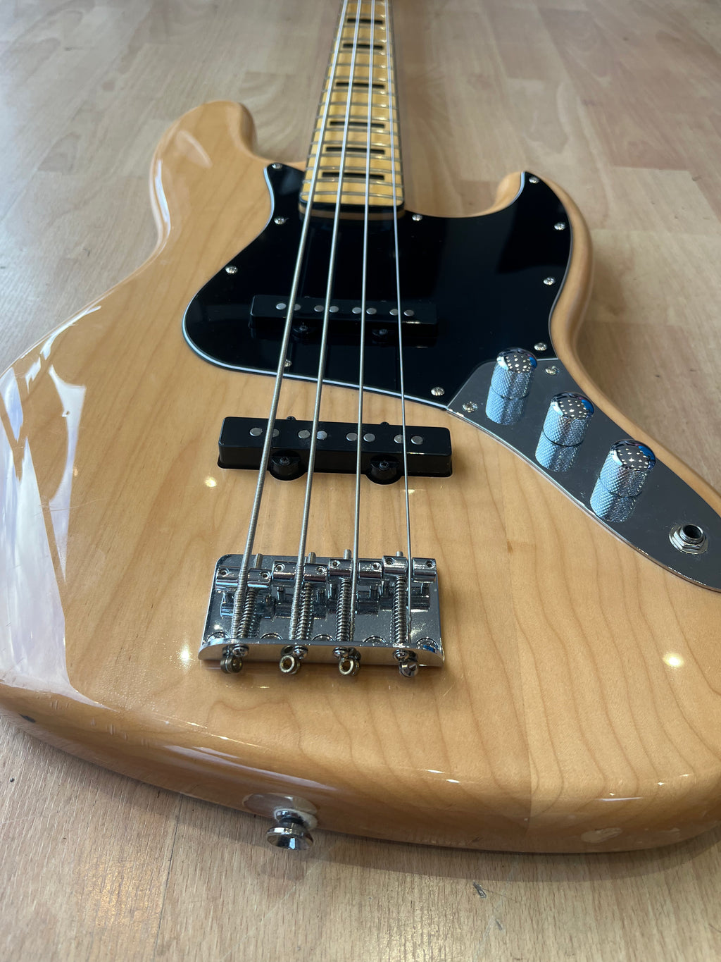 Squier Vintage modified Jazz bass with Stunning finish
