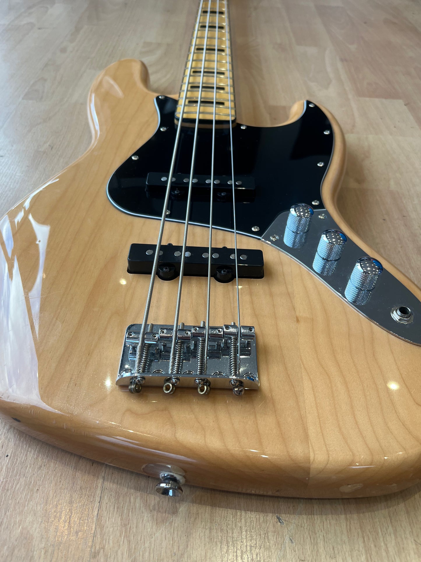 Squier Vintage modified Jazz bass with Stunning finish