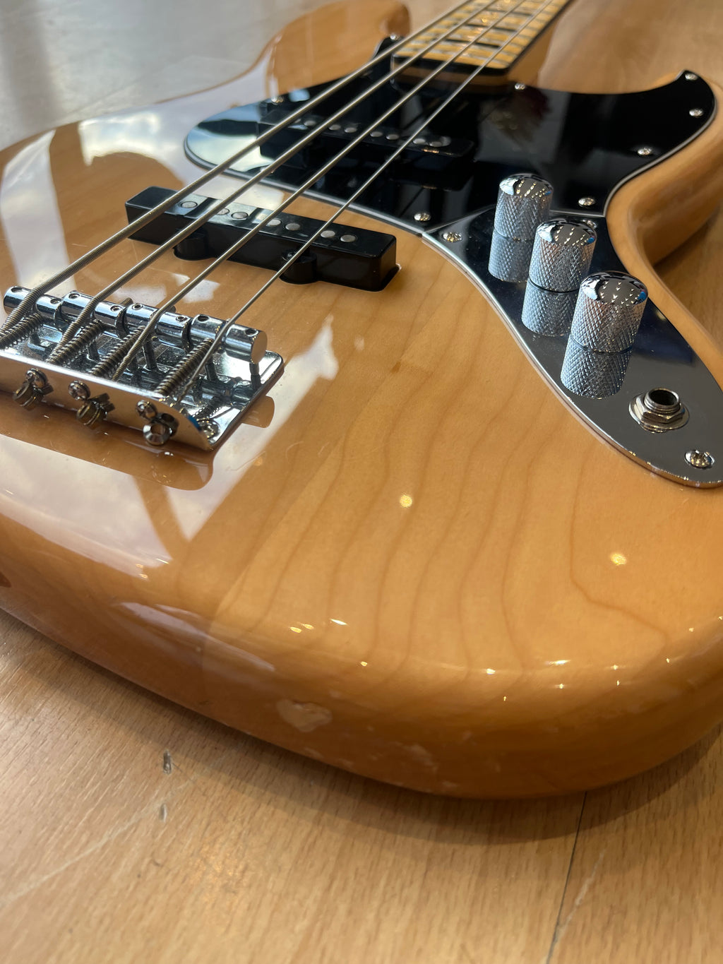 Squier Vintage modified Jazz bass with Stunning finish