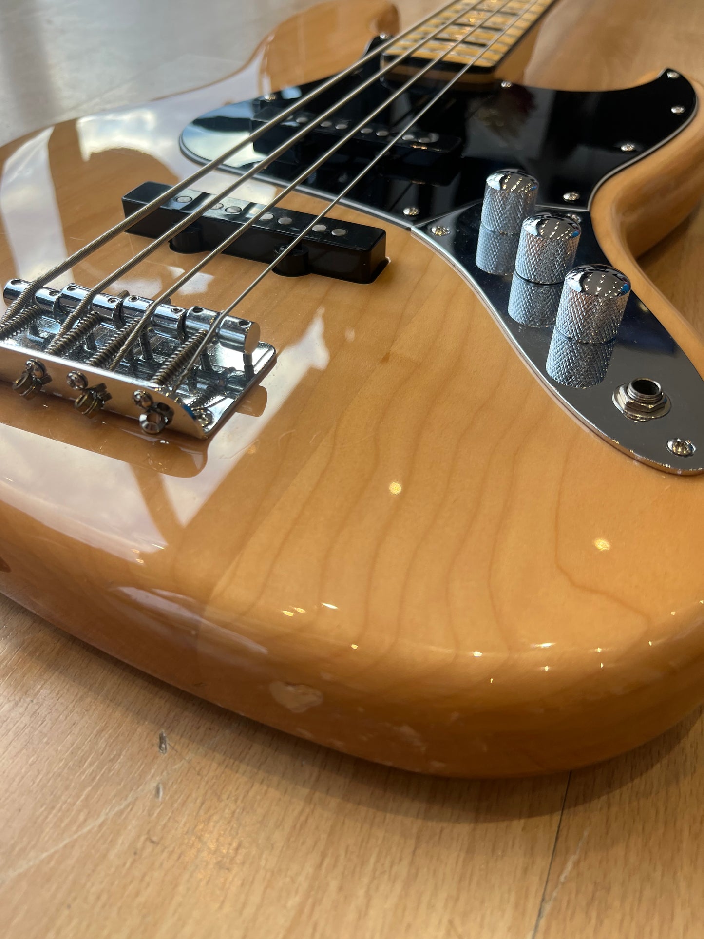 Squier Vintage modified Jazz bass with Stunning finish