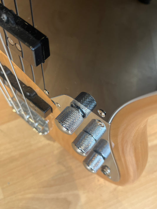 Squier Vintage modified Jazz bass with Stunning finish