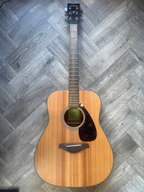Yamaha FG800M - Dreadnought body shape - excellent condition