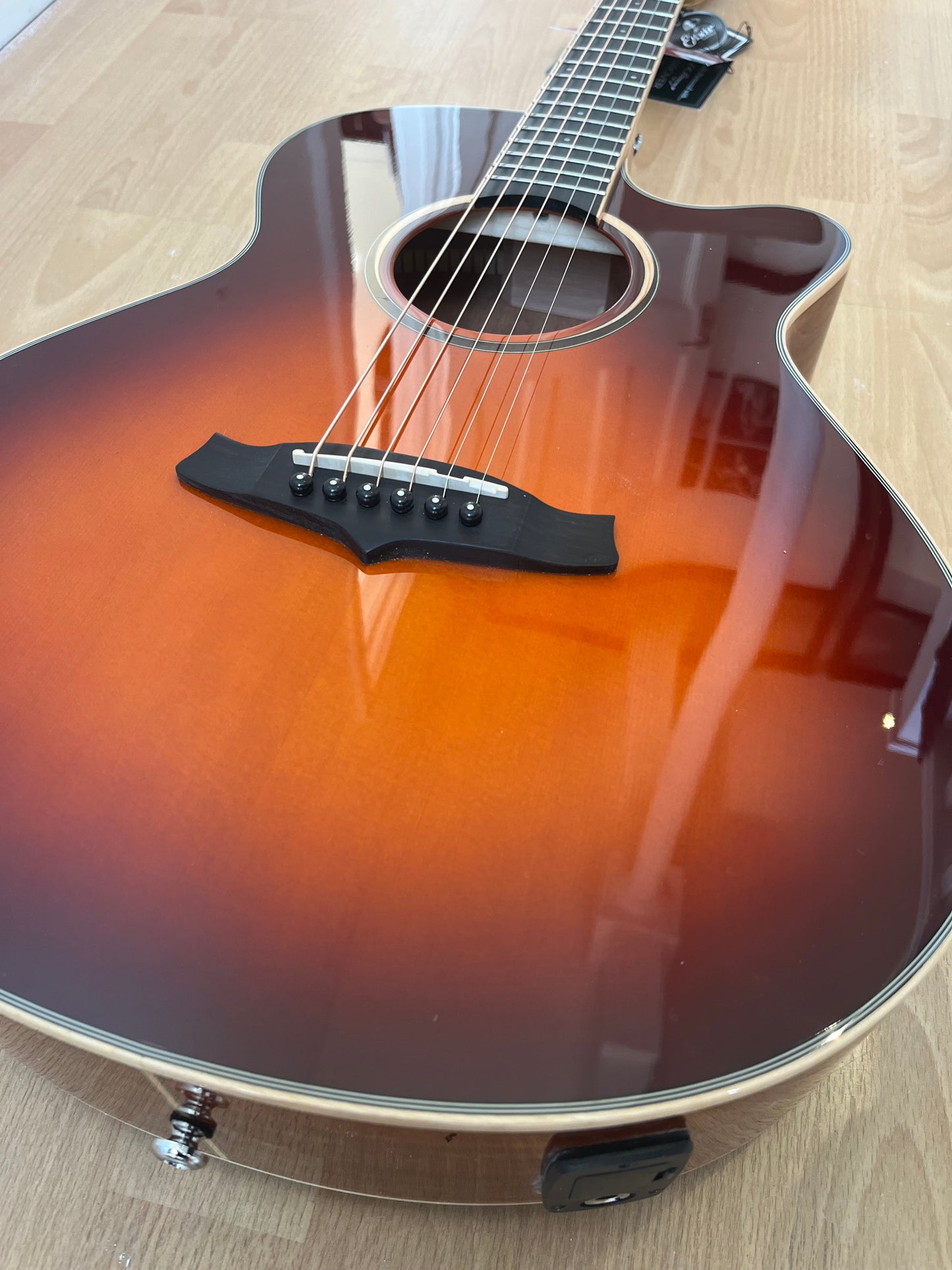Tanglewood Winterleaf Electro Acoustic in Beautiful Sunburst Finish