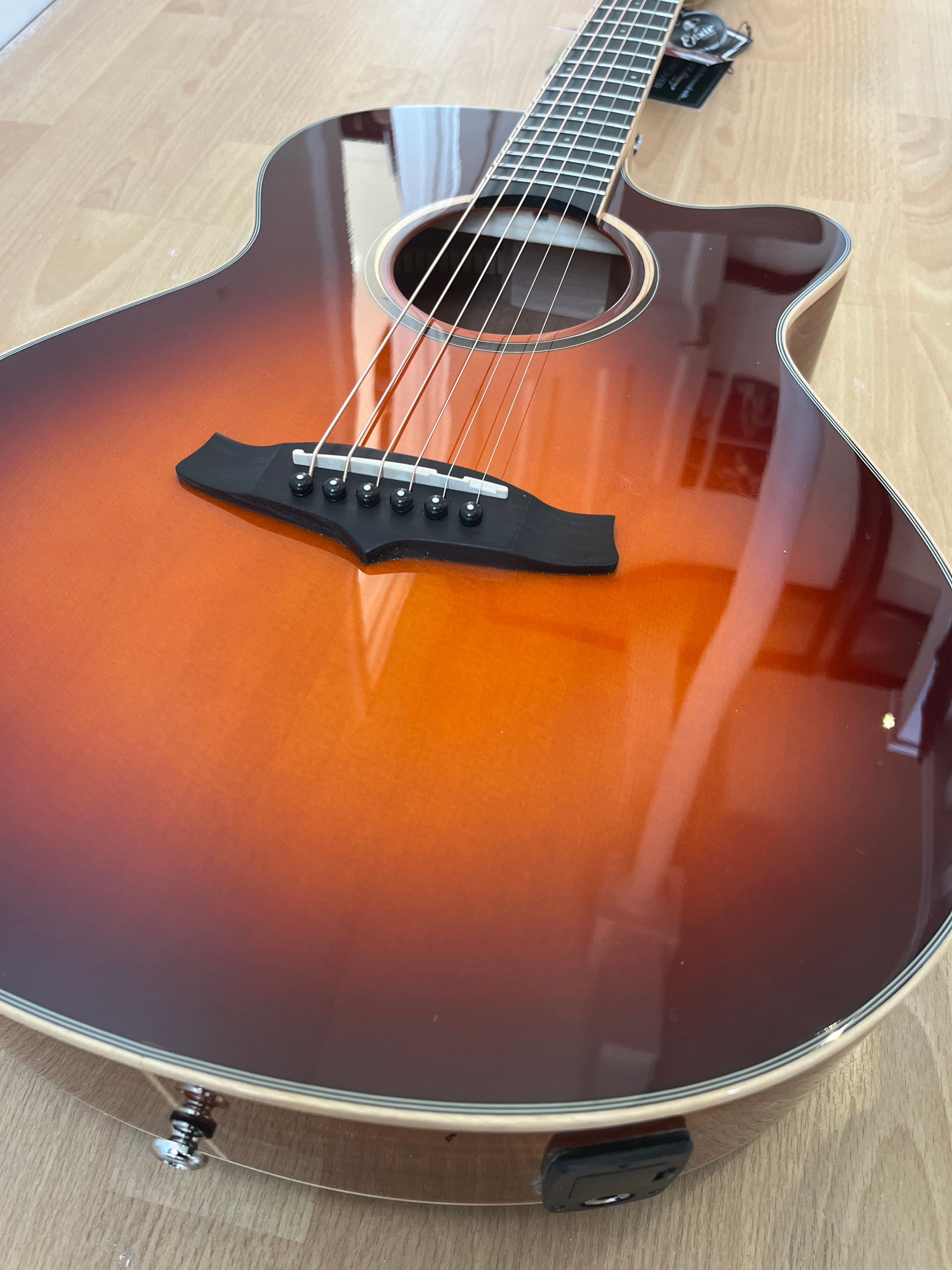 Tanglewood Winterleaf Electro Acoustic in Beautiful Sunburst Finish