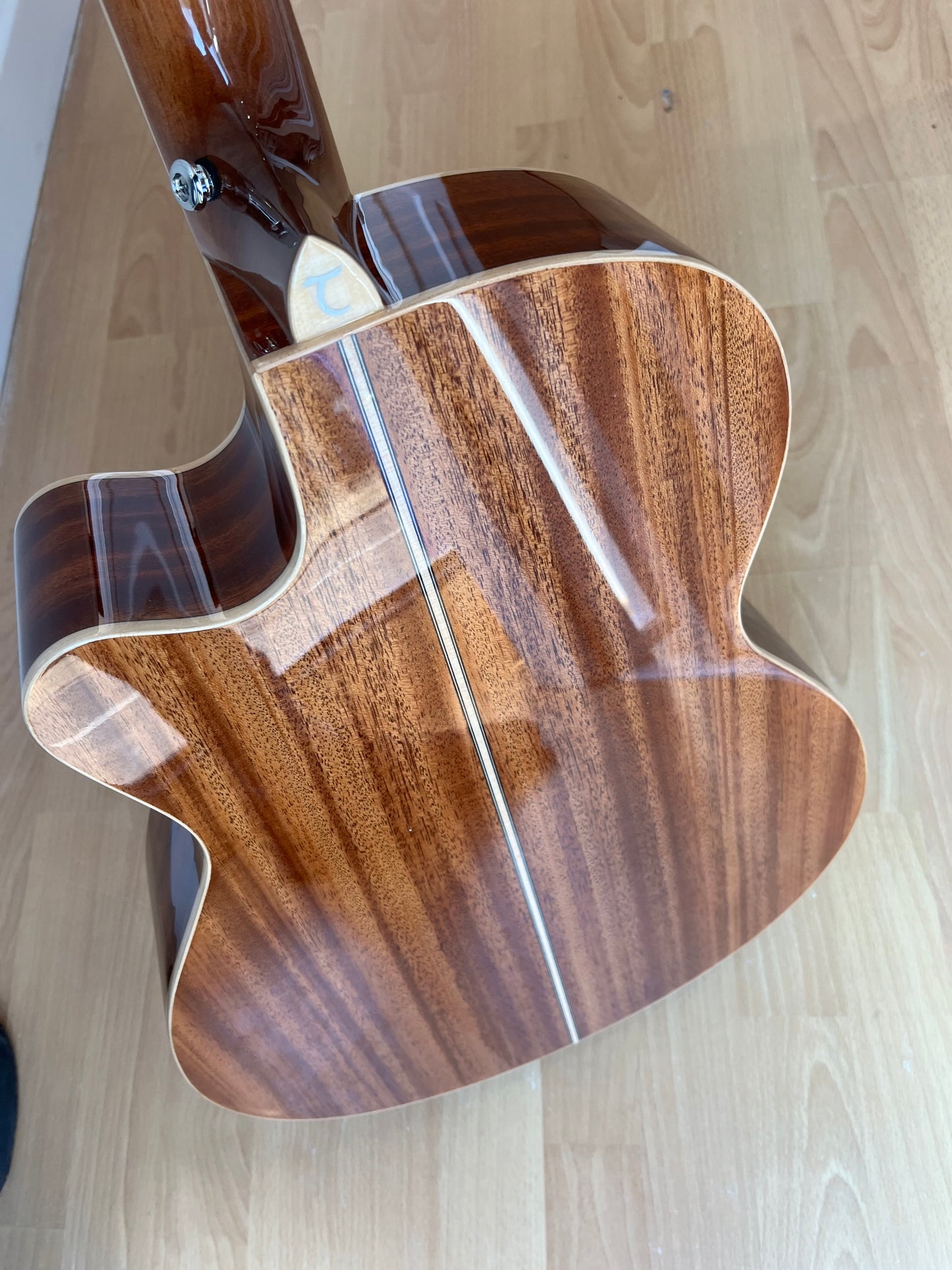 Tanglewood Winterleaf Electro Acoustic in Beautiful Sunburst Finish