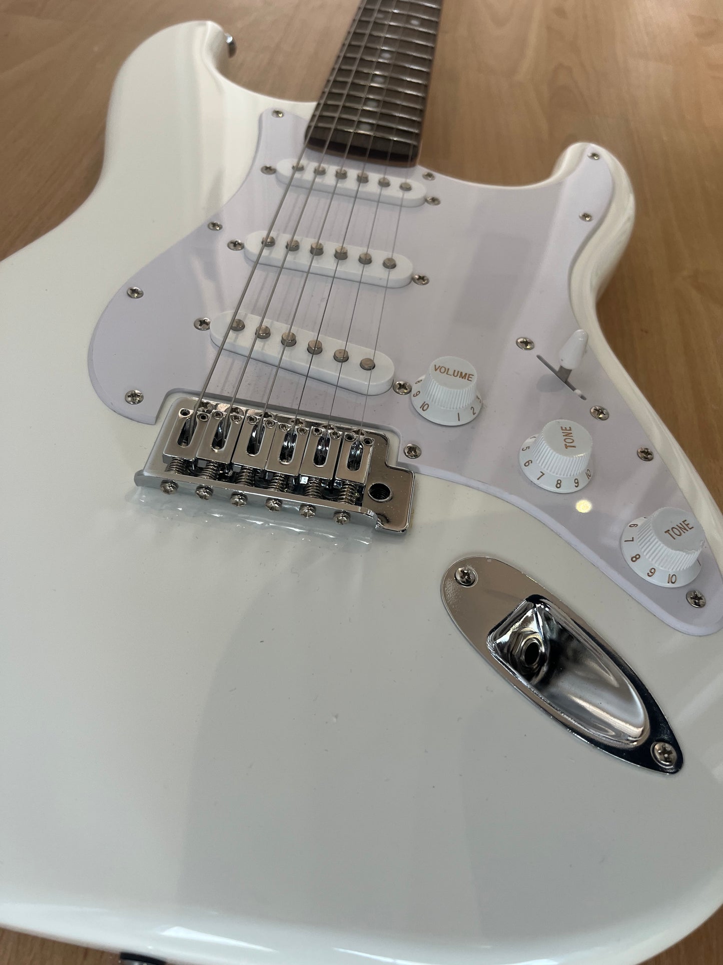 Pristine Squier Strat - white on white in MINT CONDITION