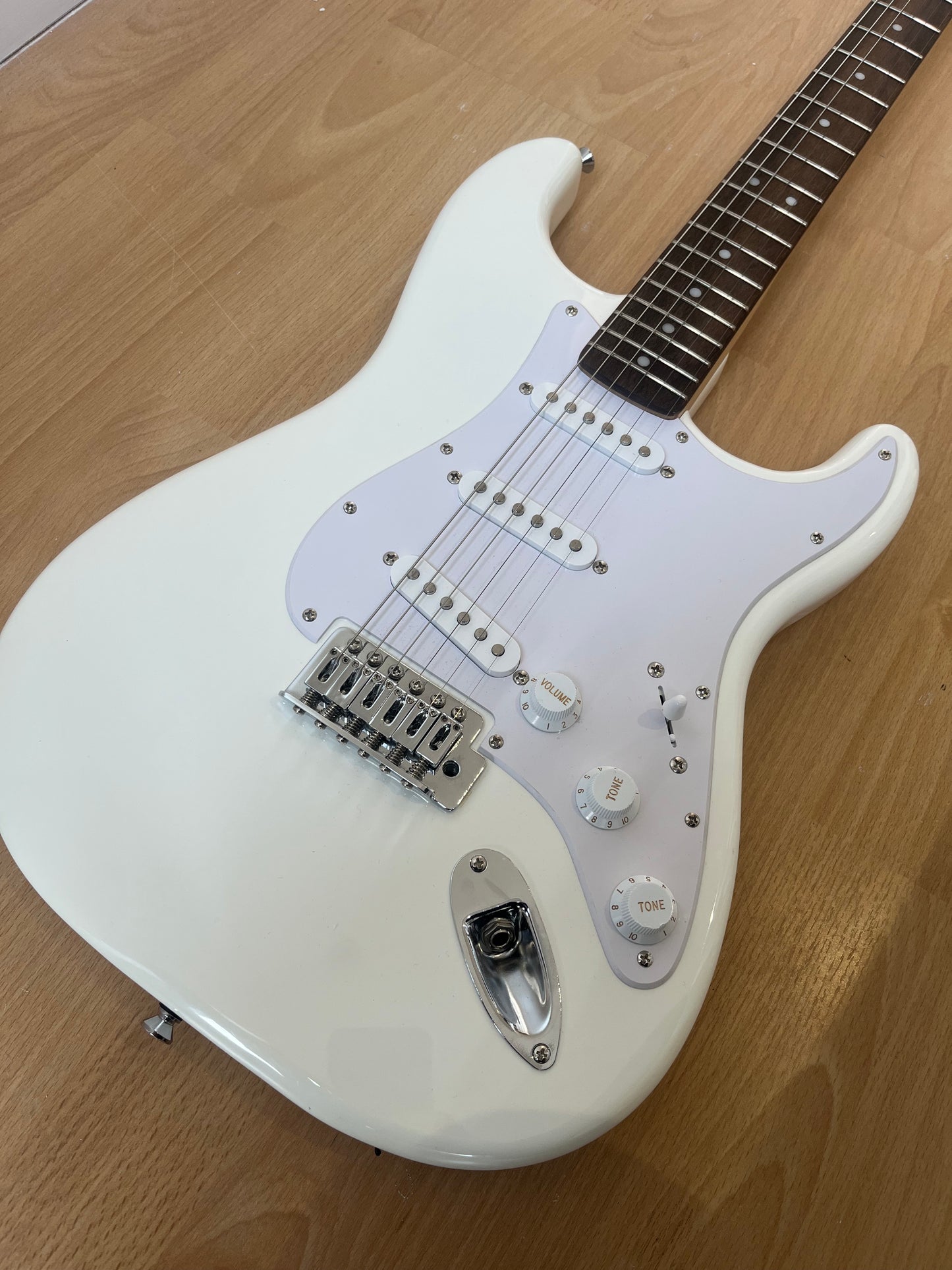 Pristine Squier Strat - white on white in MINT CONDITION