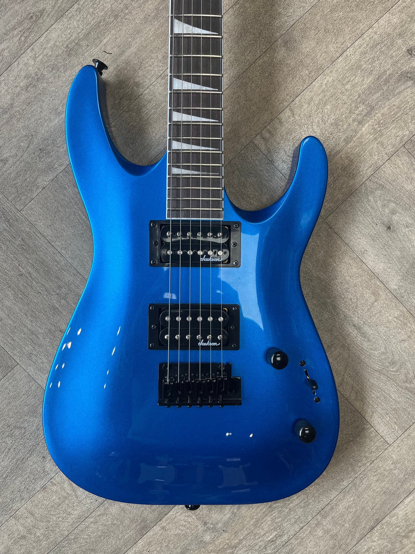 Jackson Guitar JS Series Dinky Arch Top JS22 DKA Metallic Blue