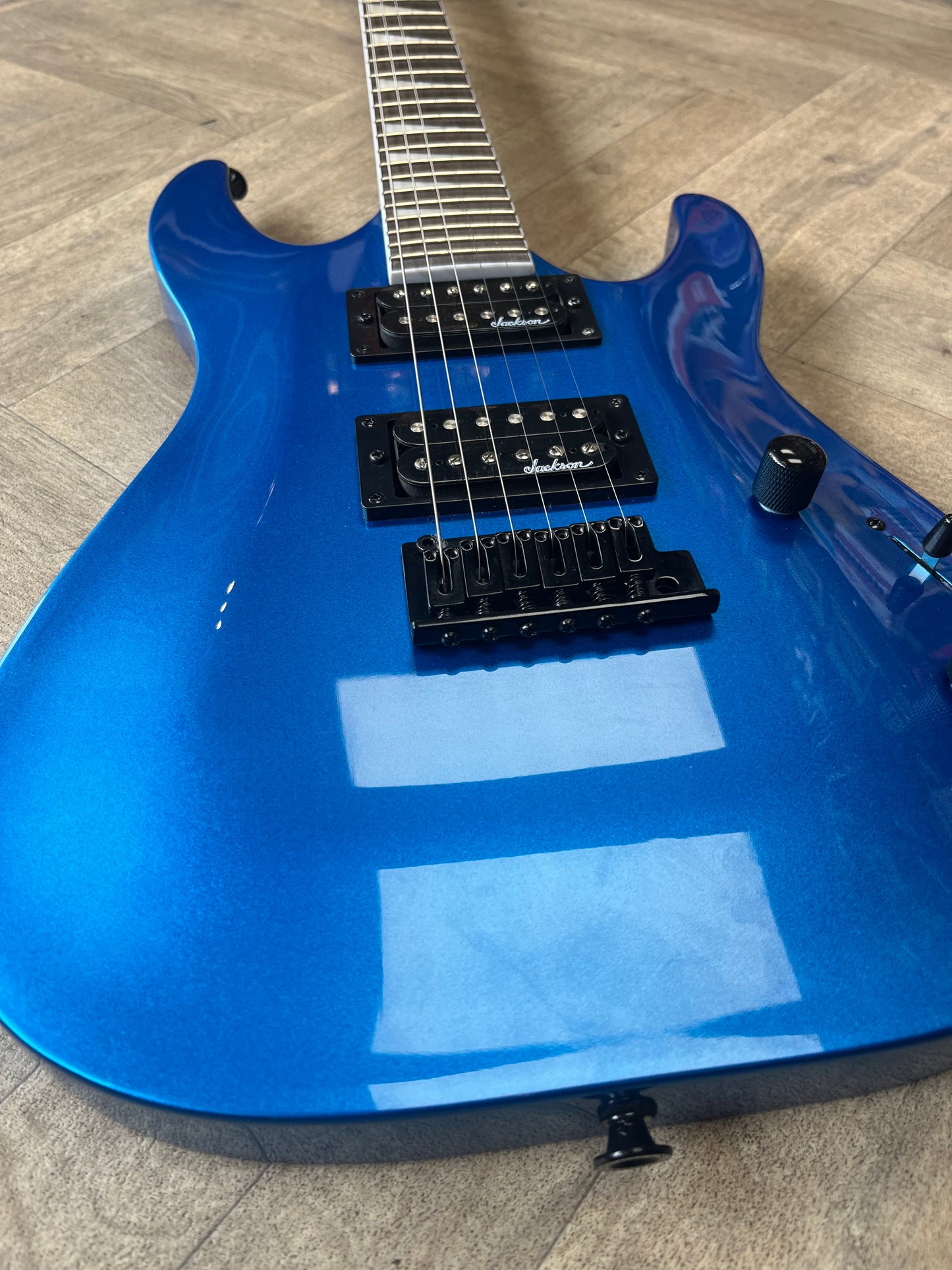 Jackson Guitar JS Series Dinky Arch Top JS22 DKA Metallic Blue