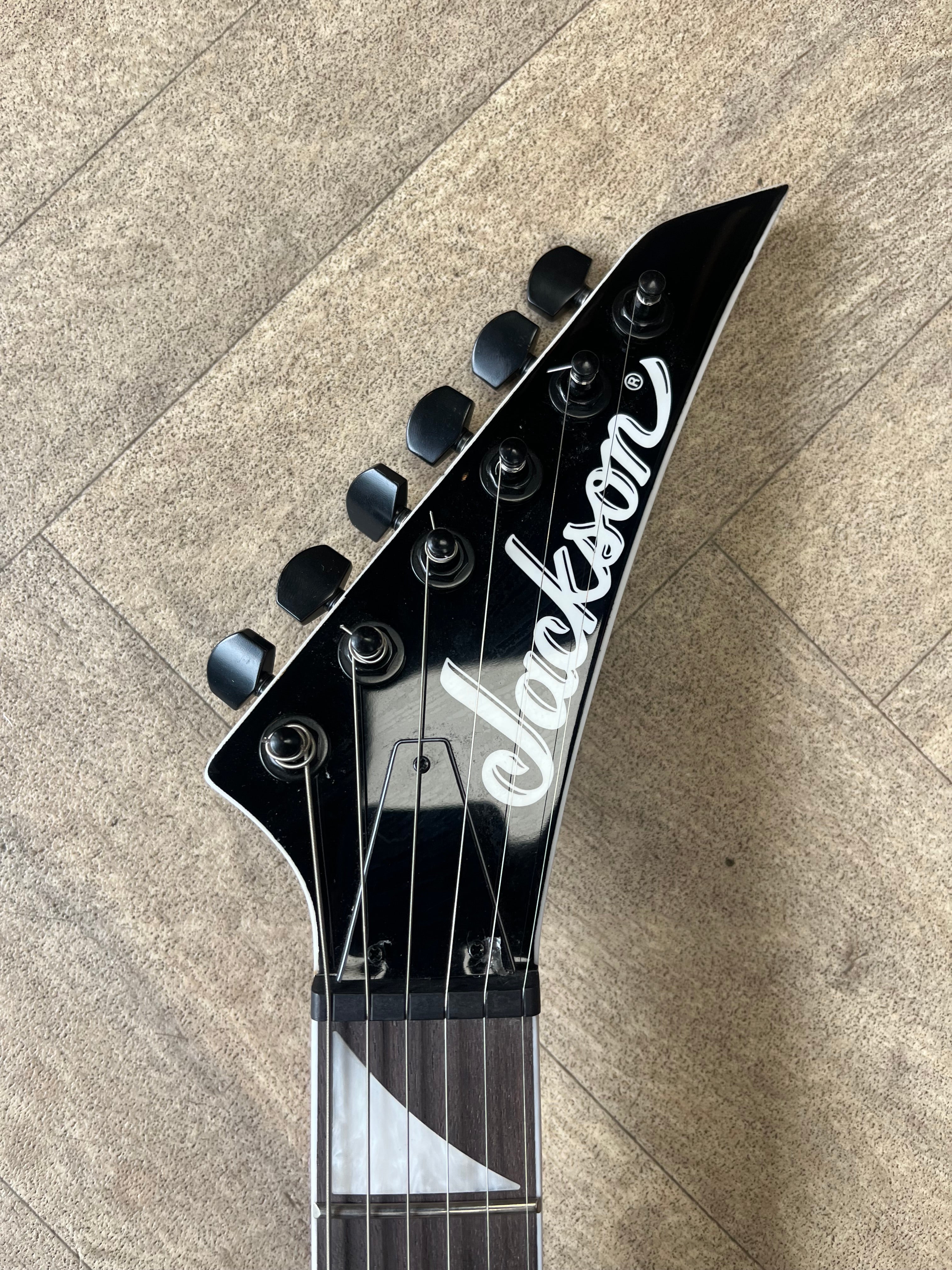 Jackson Guitar JS Series Dinky Arch Top JS22 DKA Metallic Blue