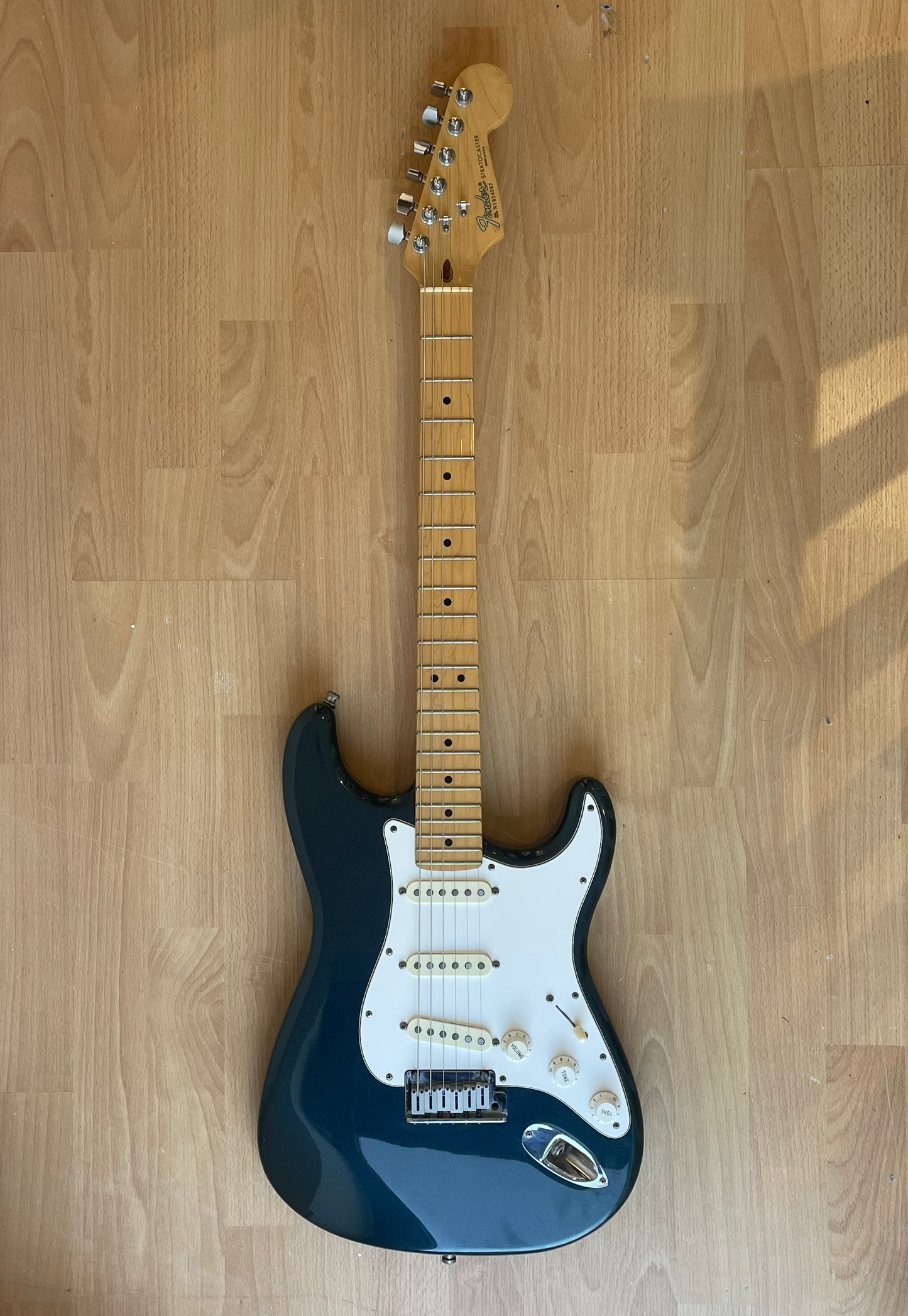 1991 Fender American Strat in Beautiful Metallic Navy, with hard case - EXCELLENT CONDITION