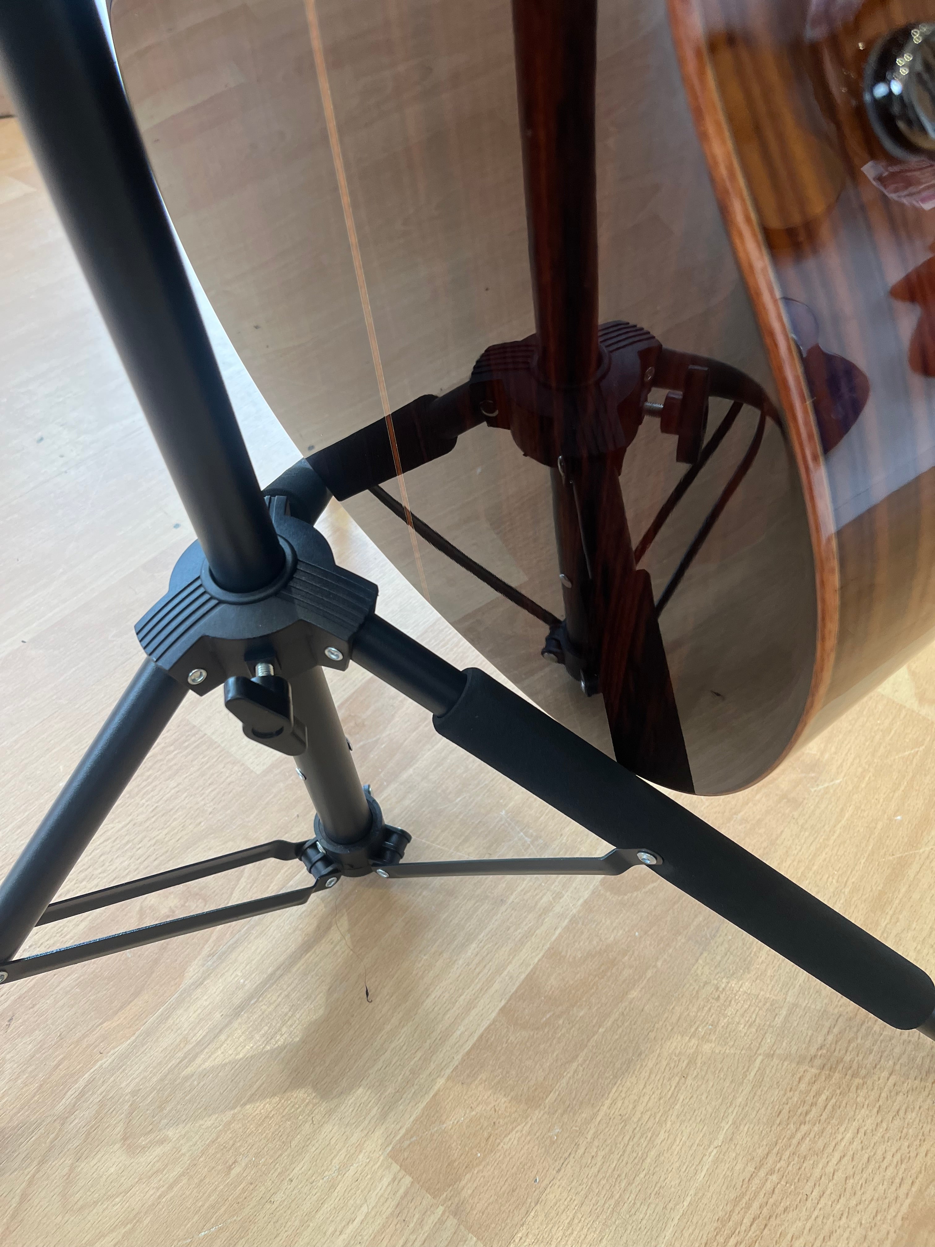 FLEX UNIVERSAL GUITAR STAND