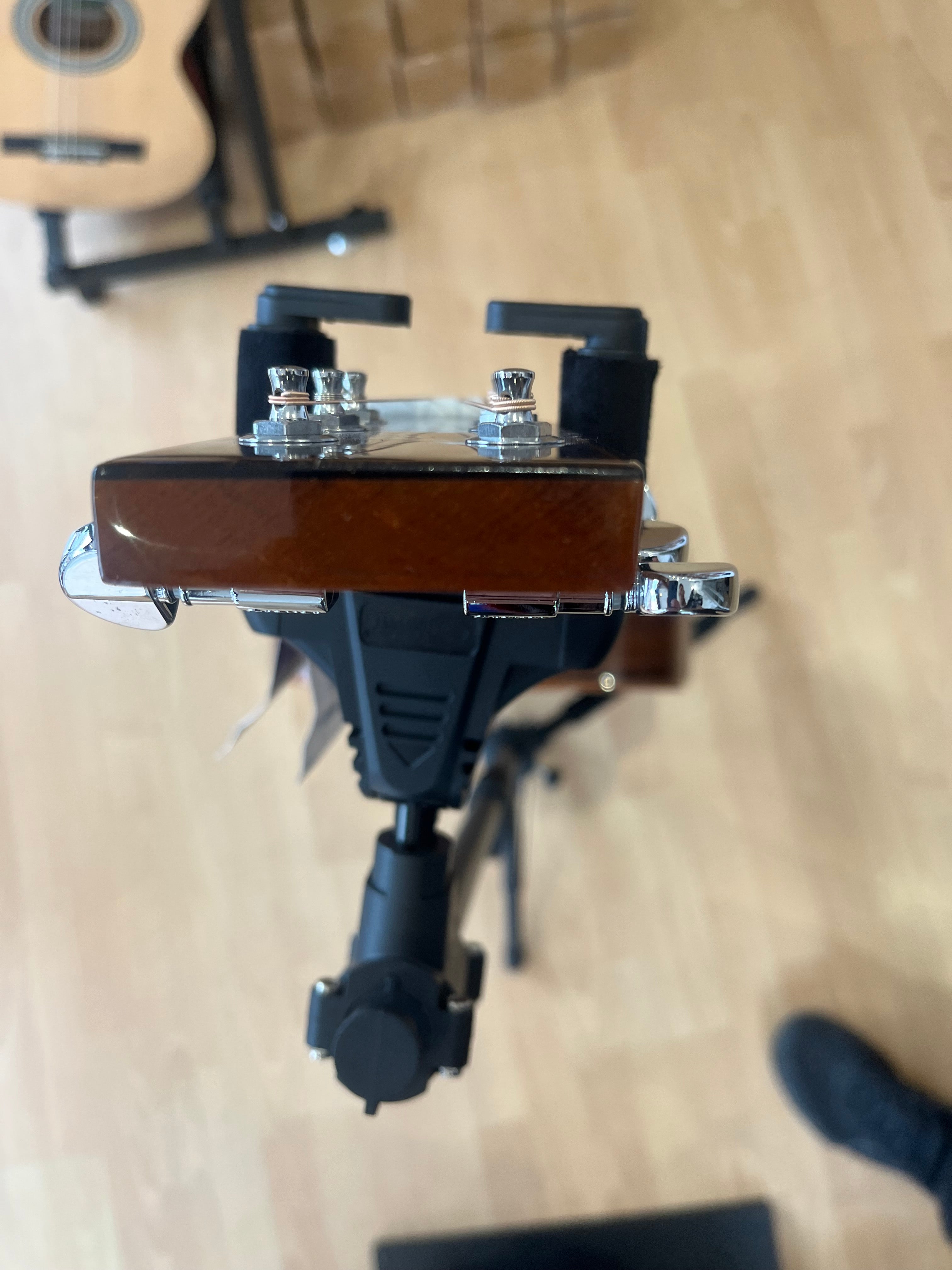 FLEX UNIVERSAL GUITAR STAND