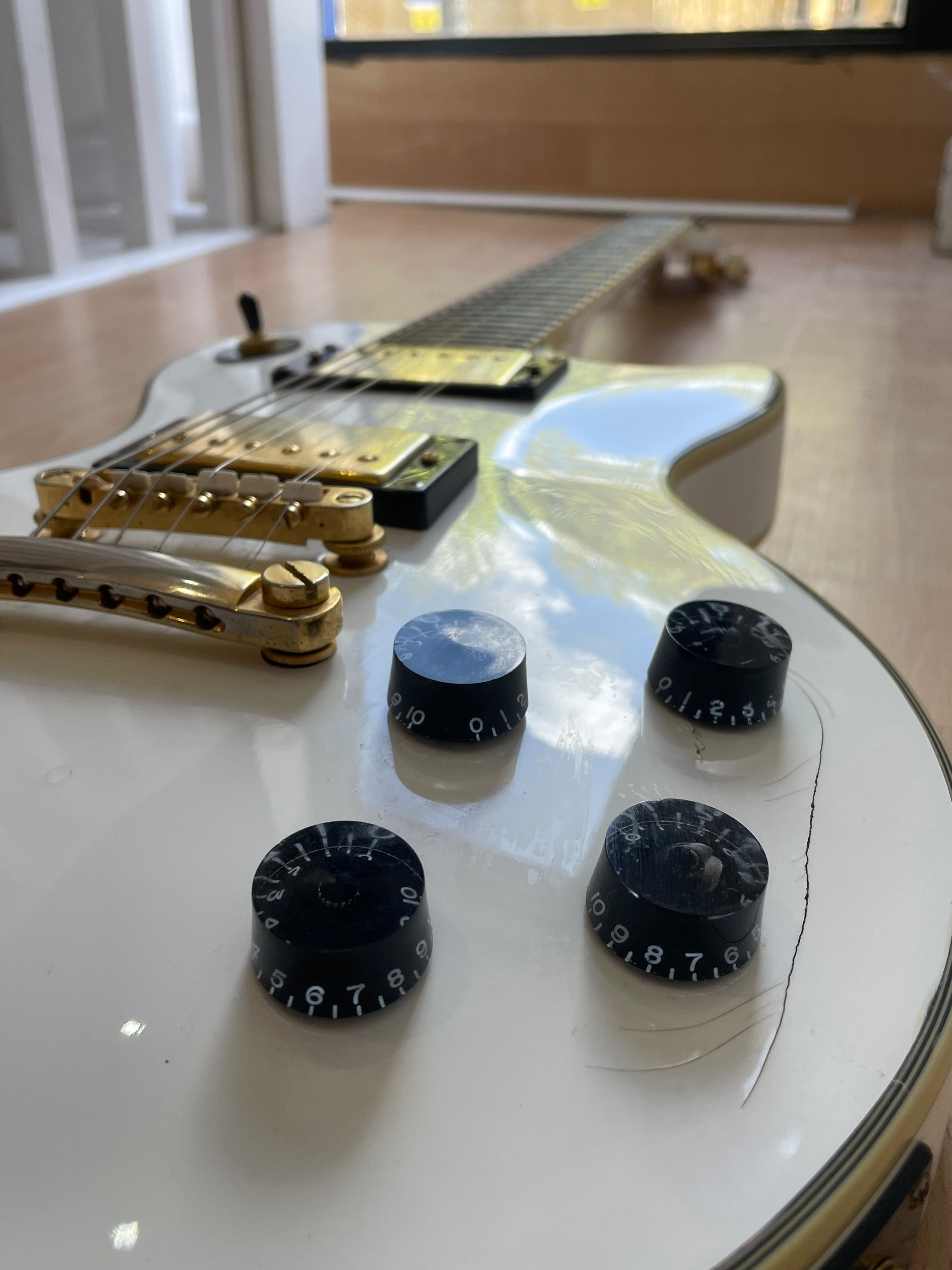 *B Stock* White Tuxedo- Style Epiphone Les Paul Custom
